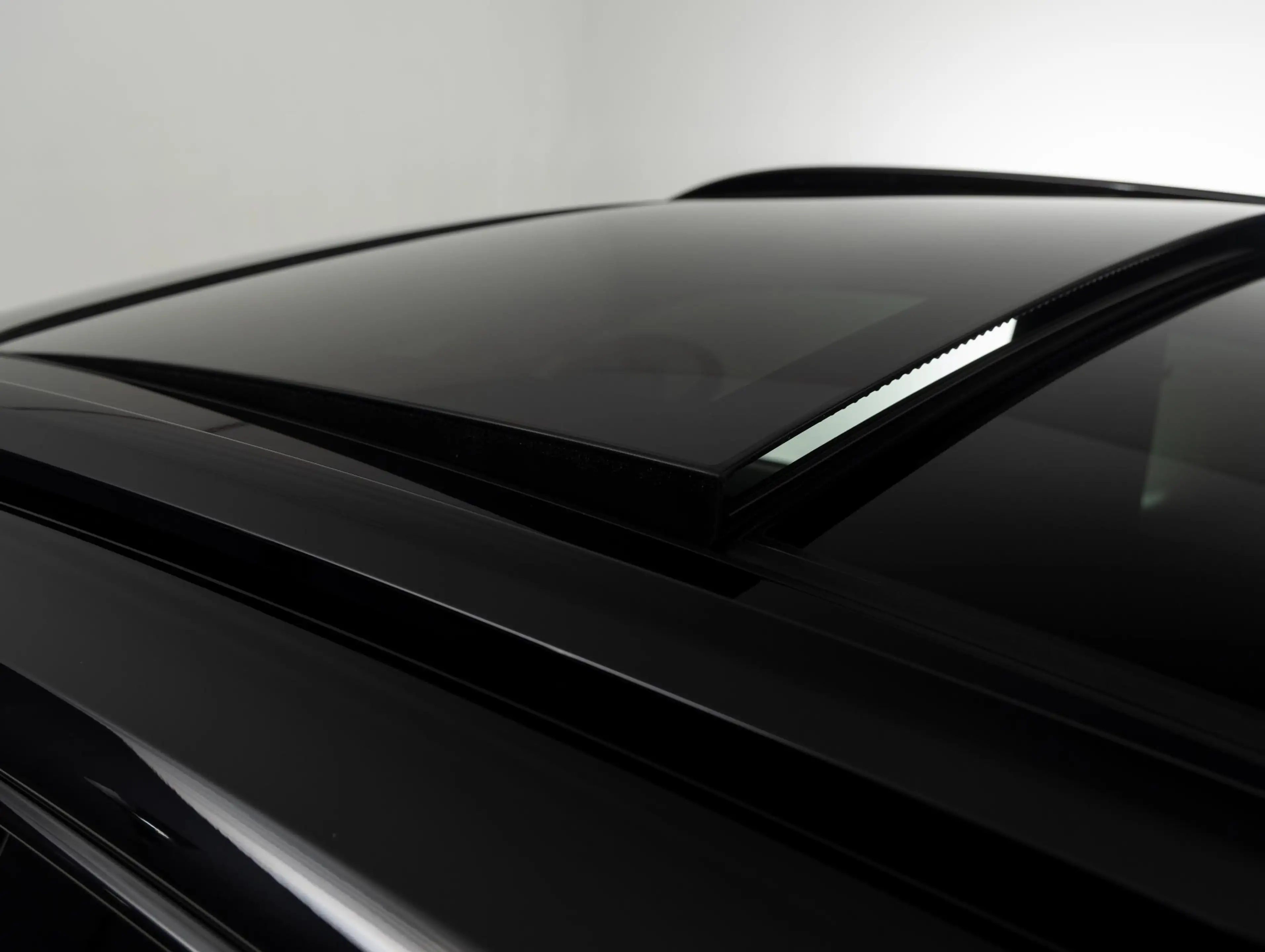 Porsche Macan 4 — photo 25