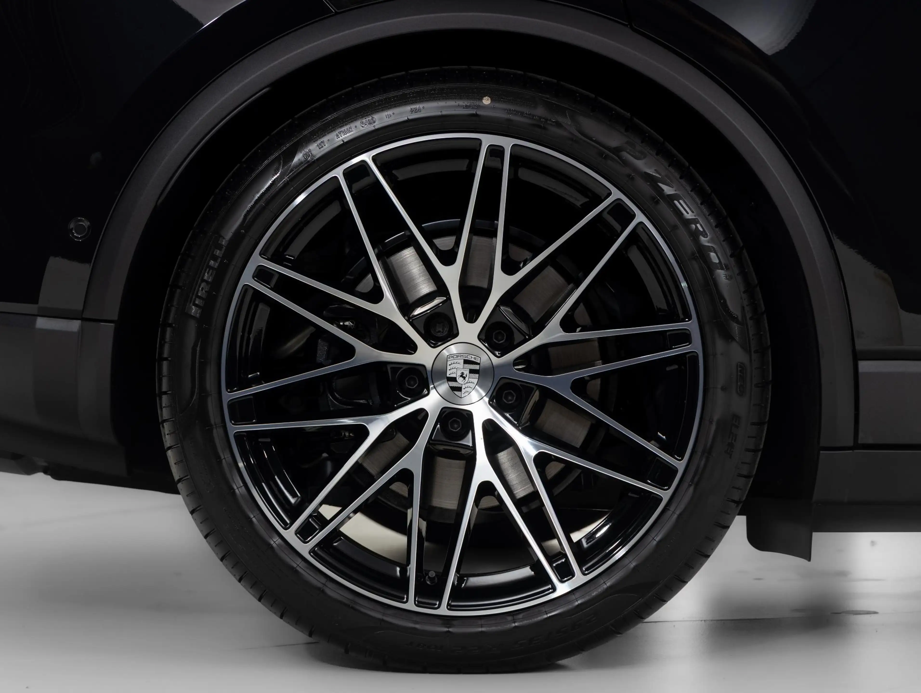 Porsche Macan 4 — photo 20