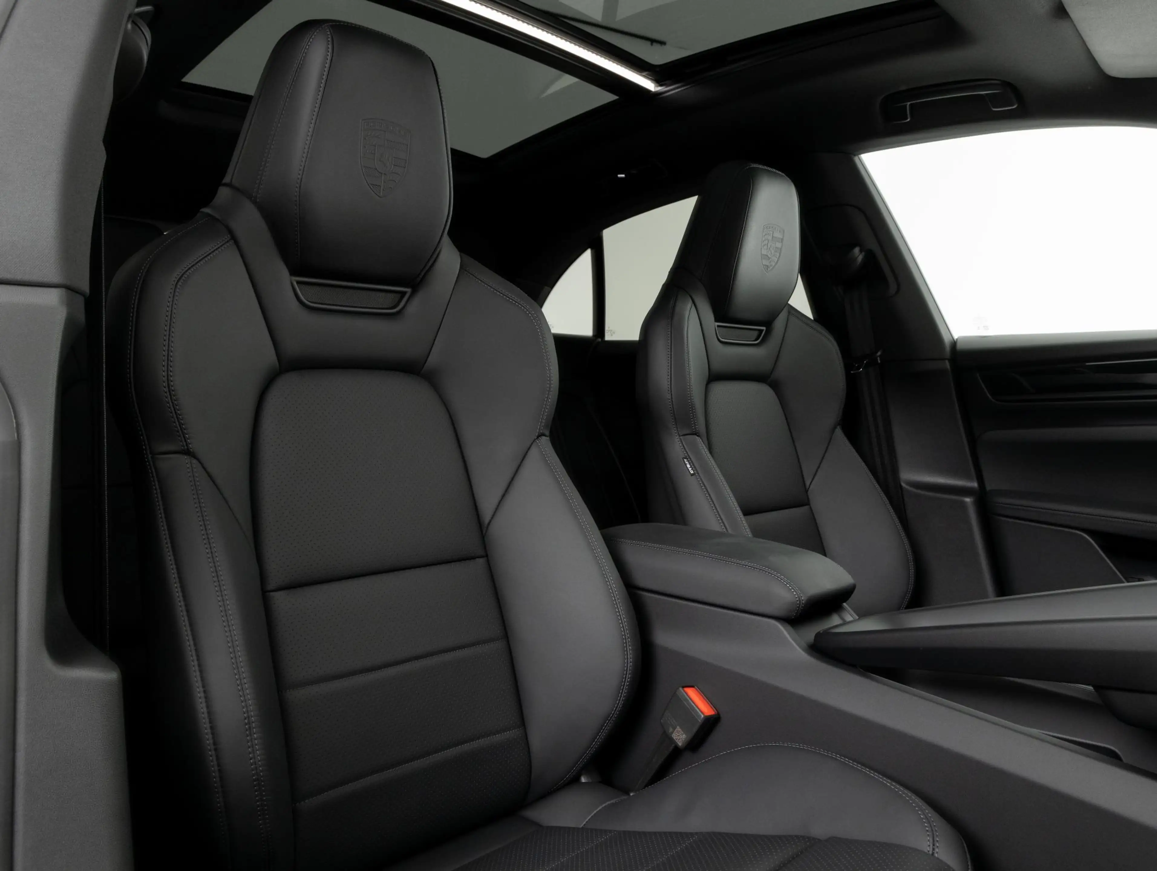 Porsche Macan 4 — photo 8