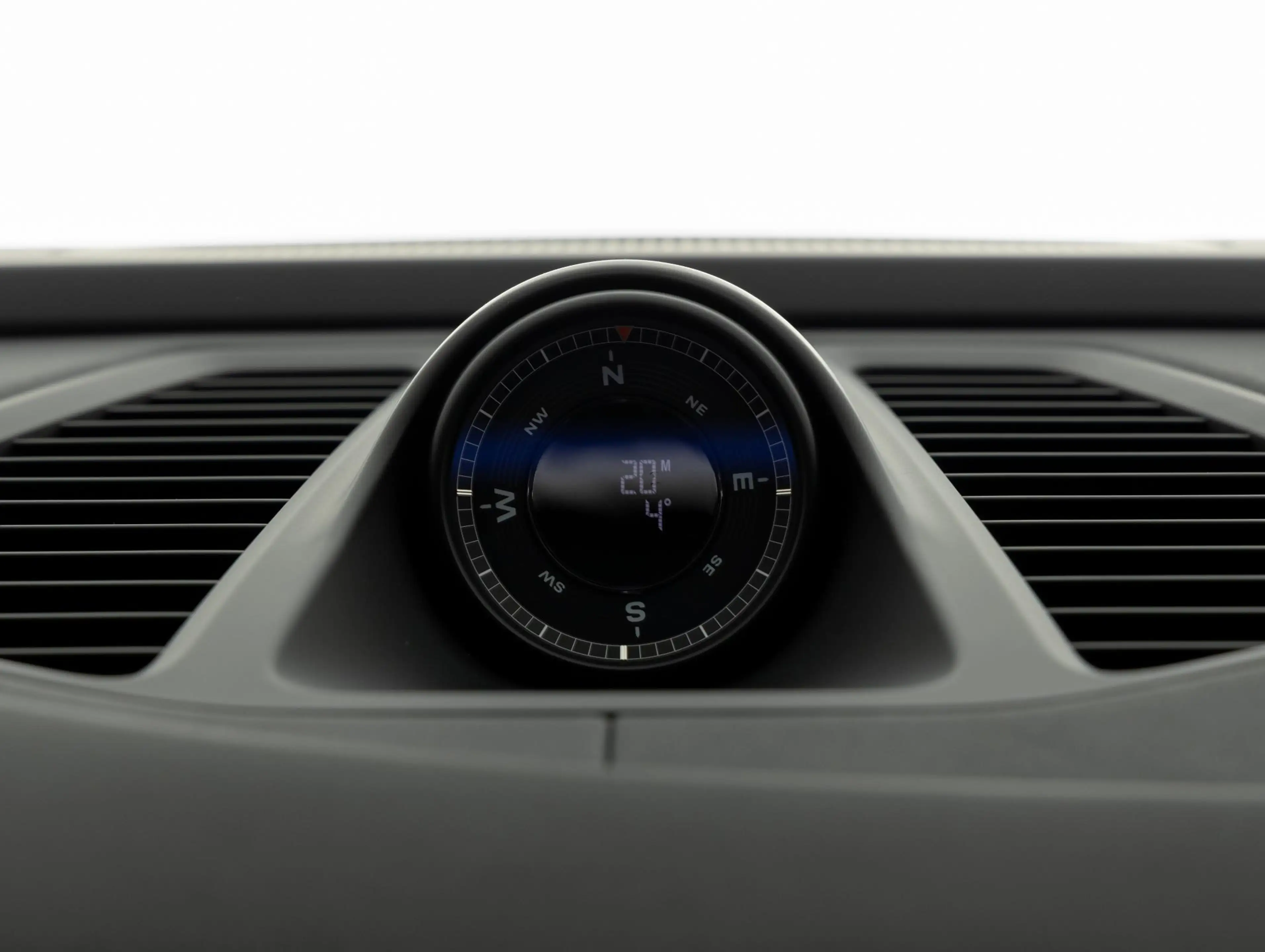 Porsche Macan 4 — photo 41