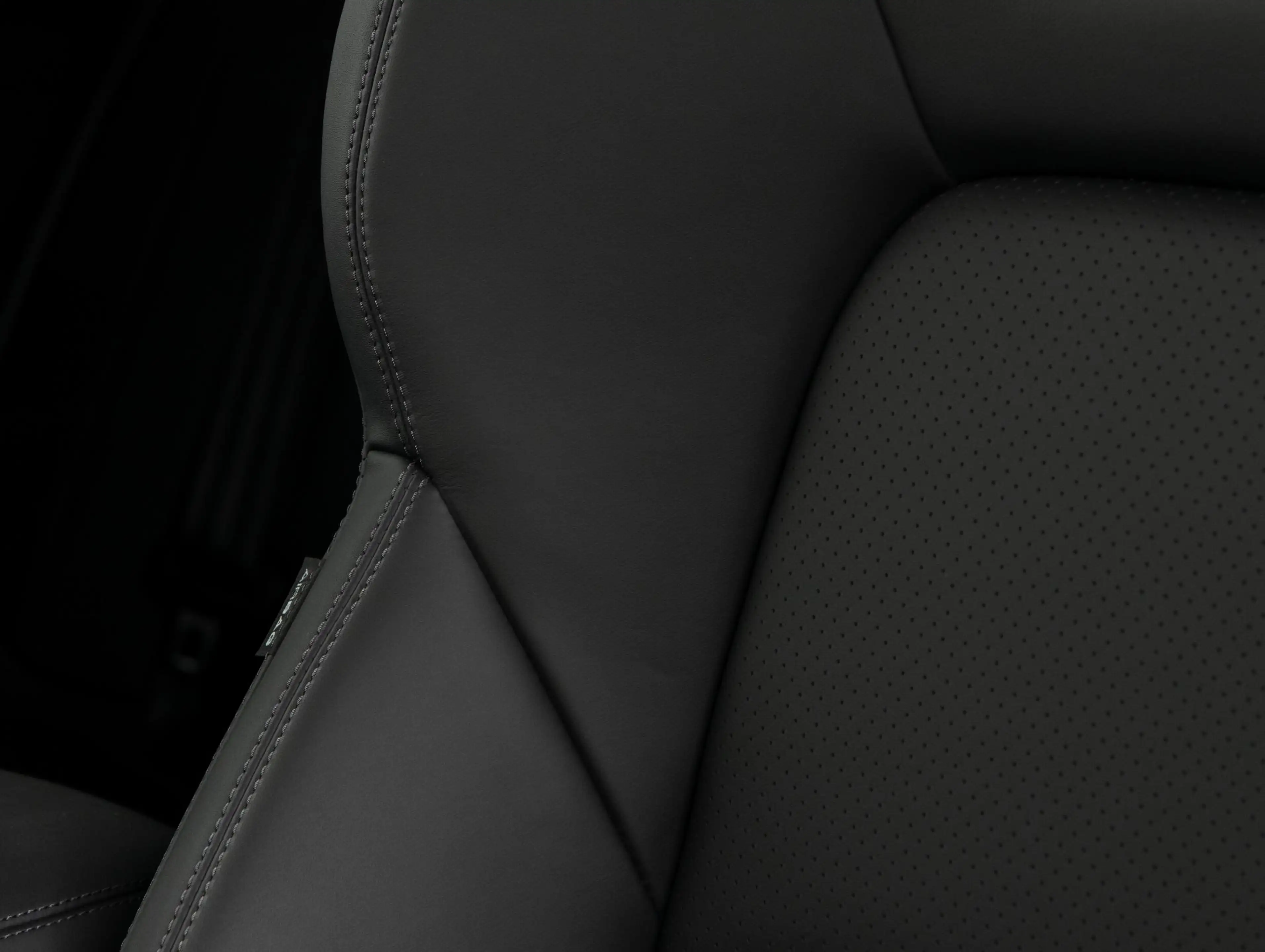 Porsche Macan 4 — photo 44