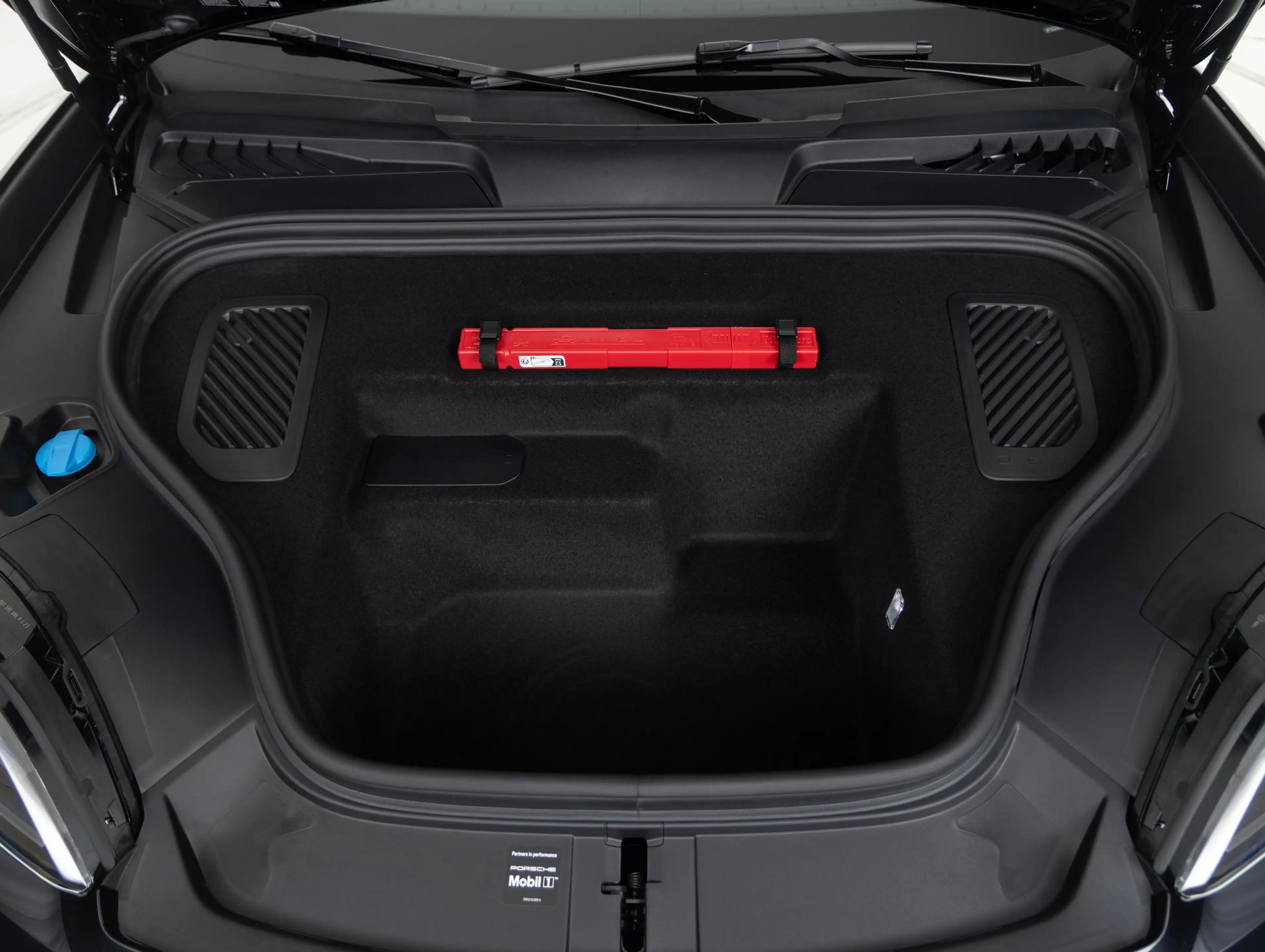 Porsche Macan 4 — photo 24