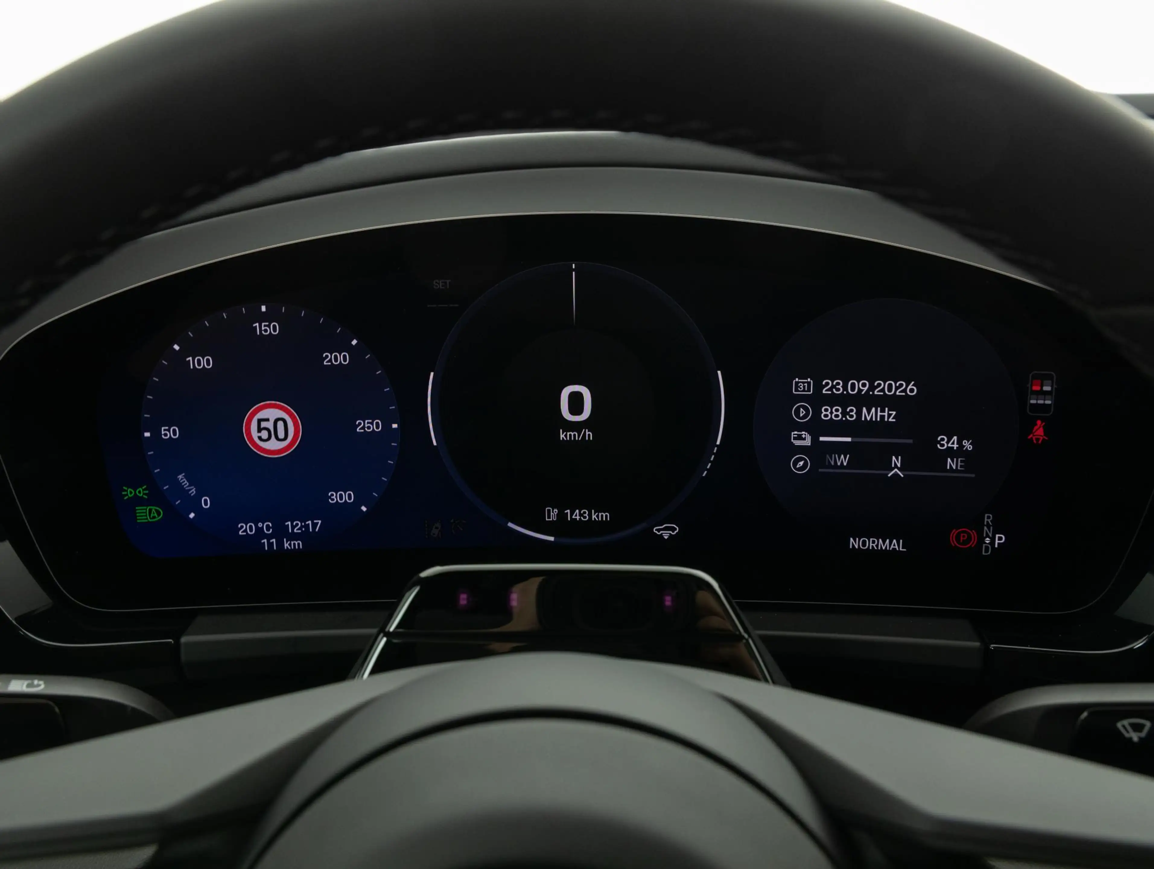 Porsche Macan 4 — photo 37