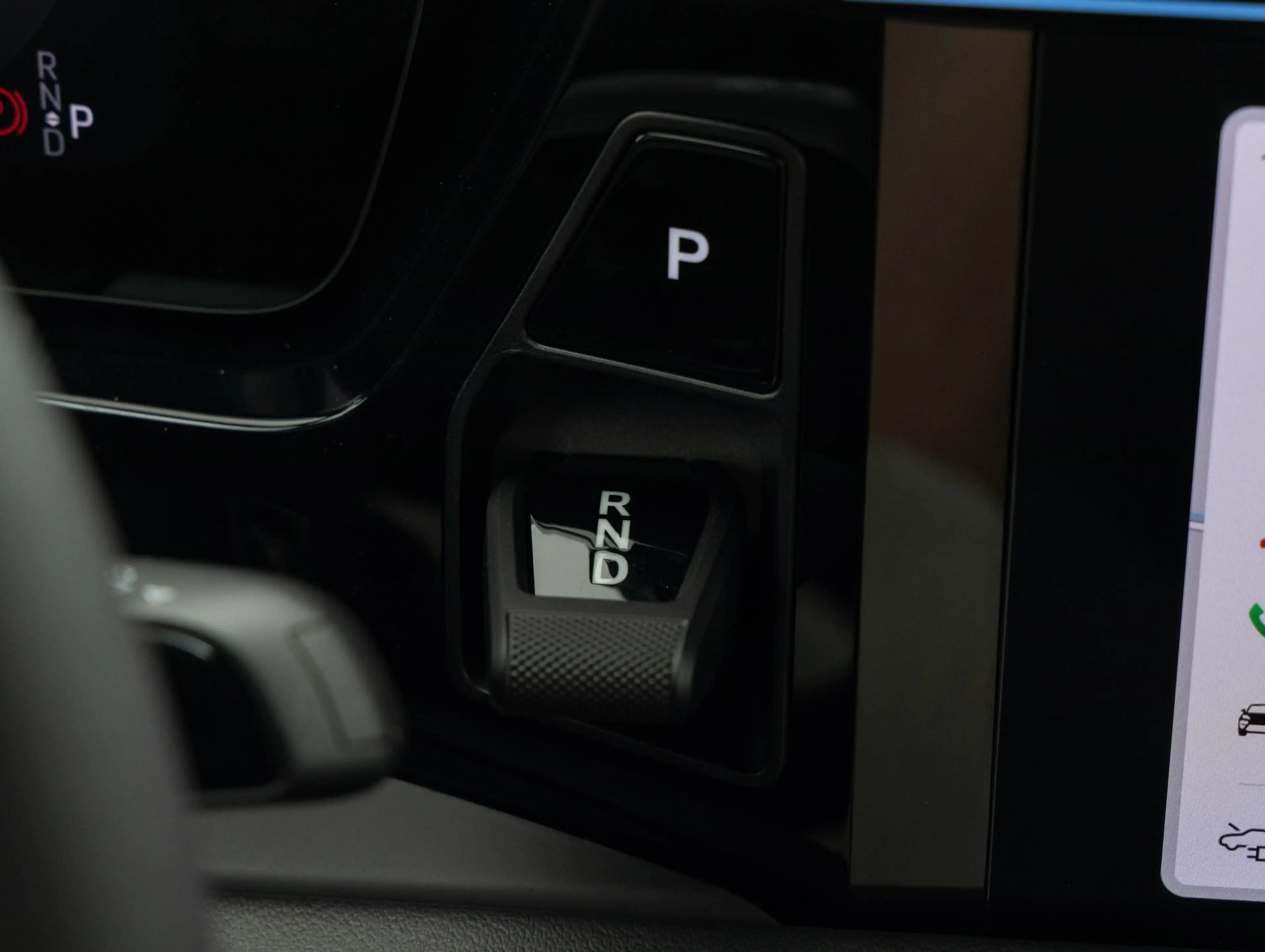 Porsche Macan 4 — photo 38