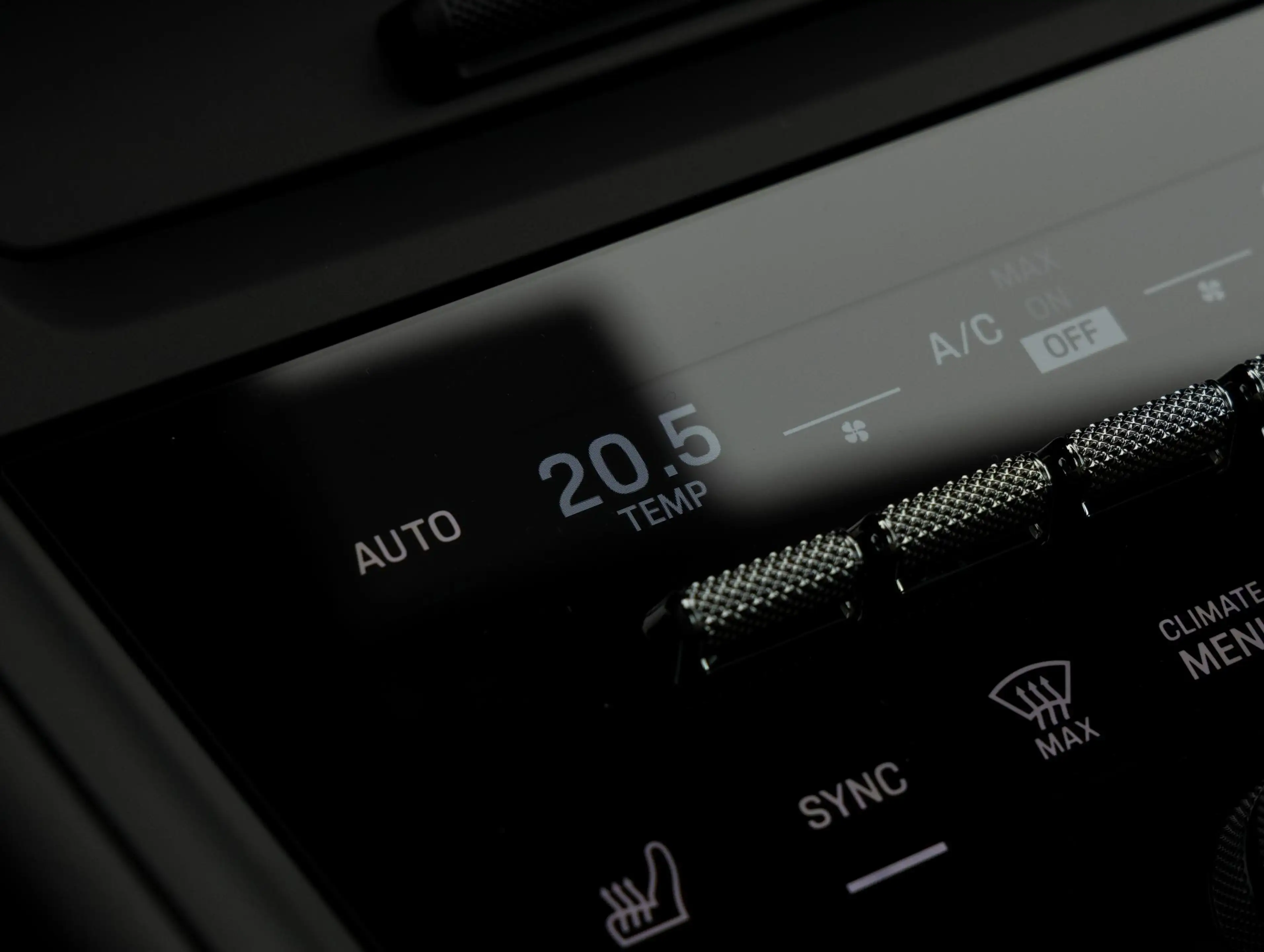 Porsche Macan 4 — photo 39