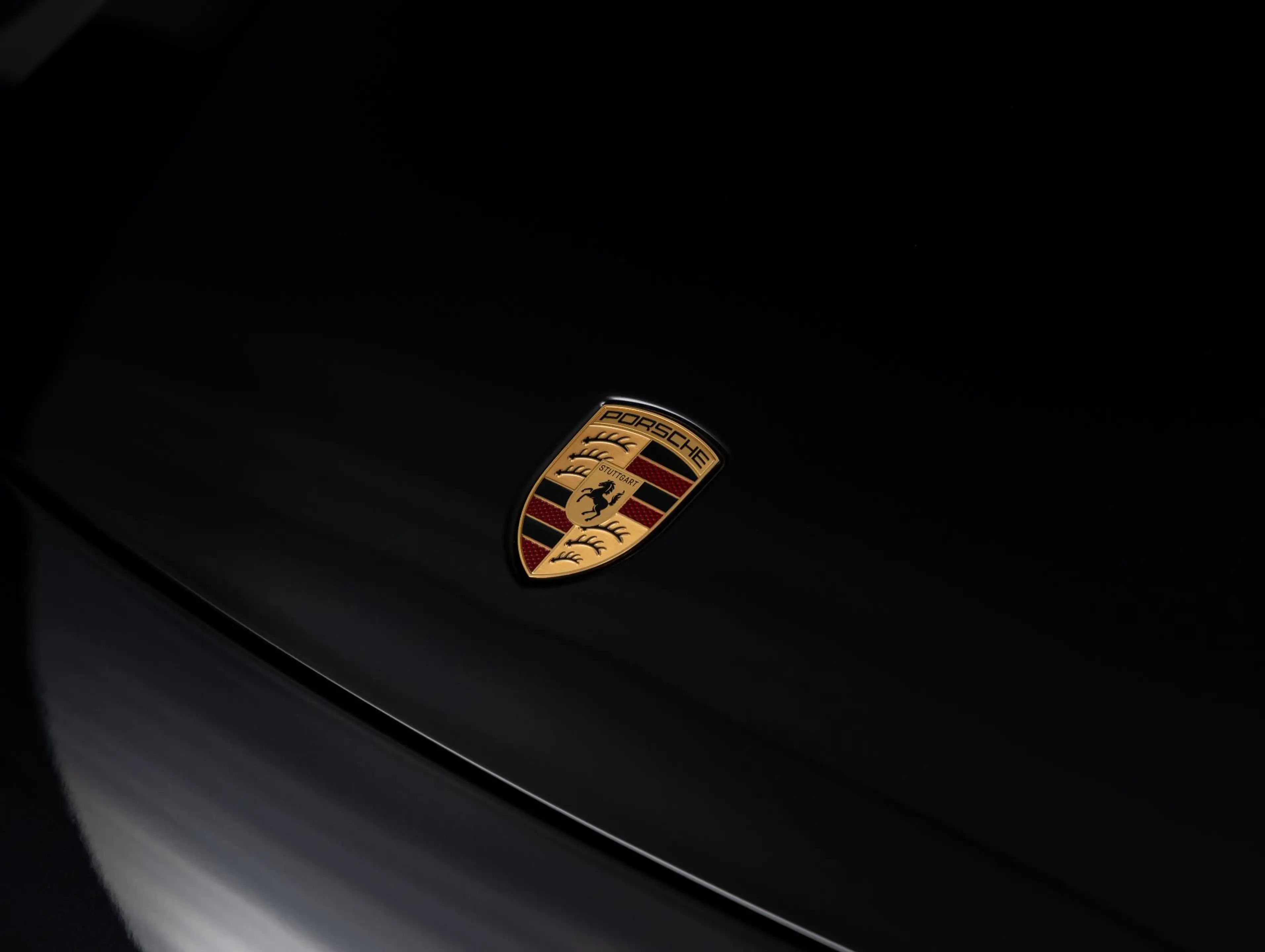 Porsche Macan 4 — photo 21