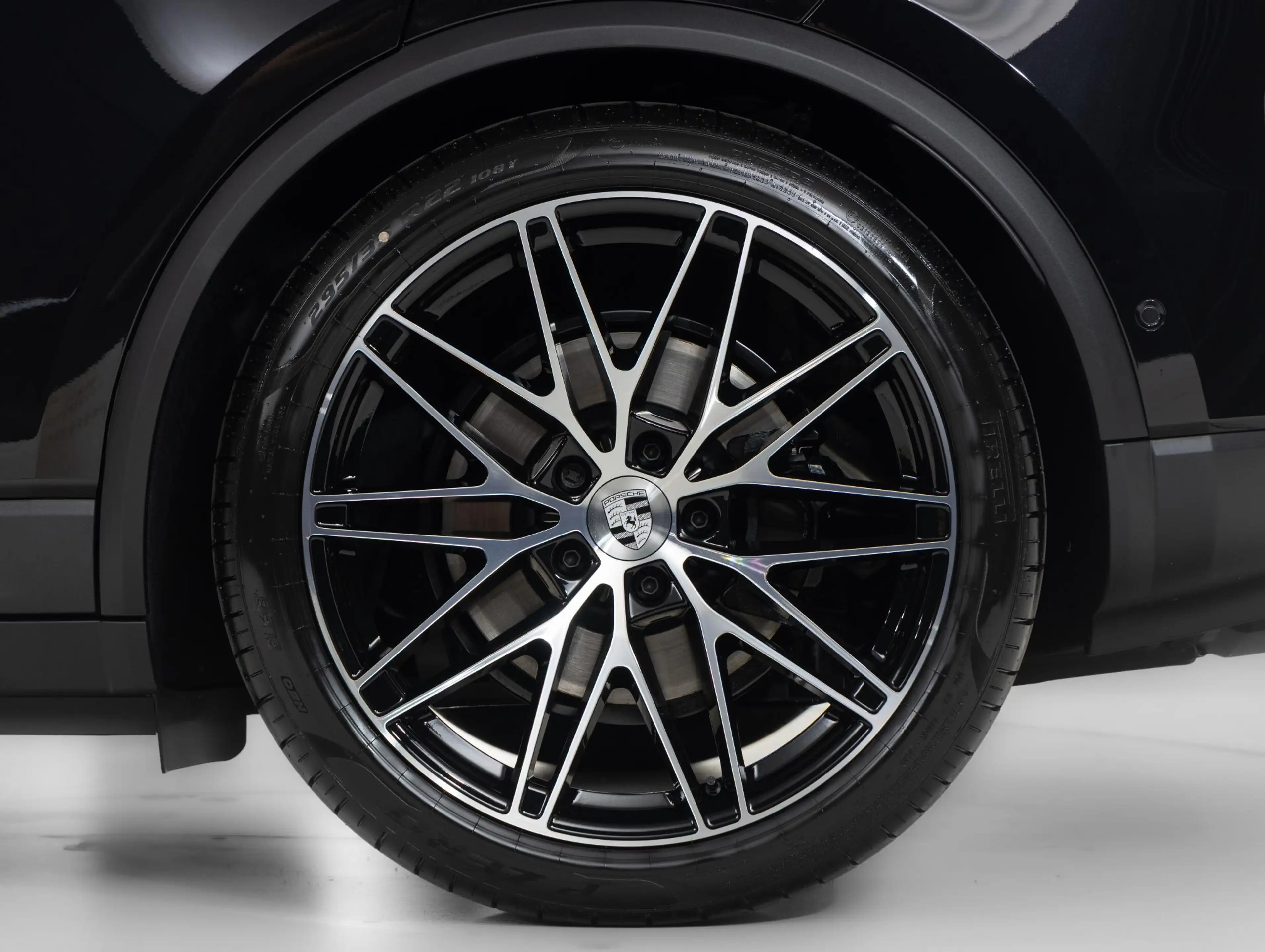 Porsche Macan 4 — photo 47