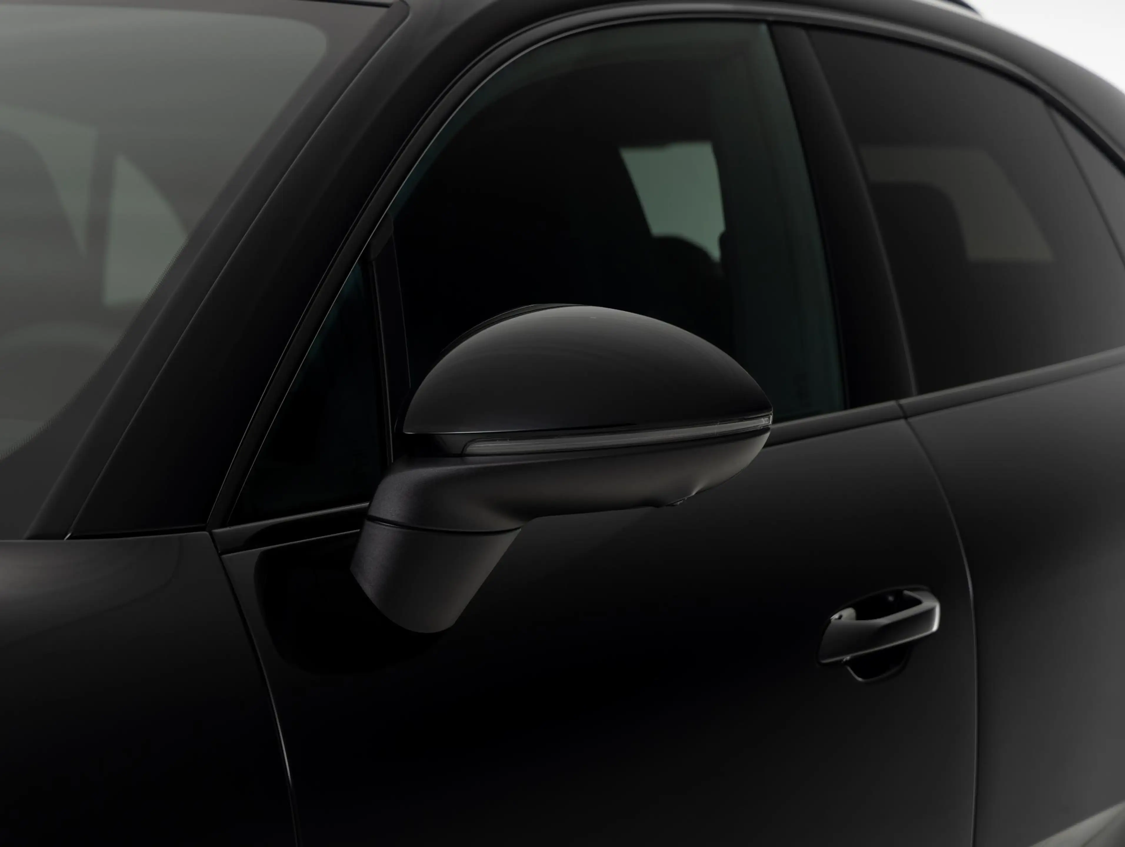 Porsche Macan 4 — photo 23