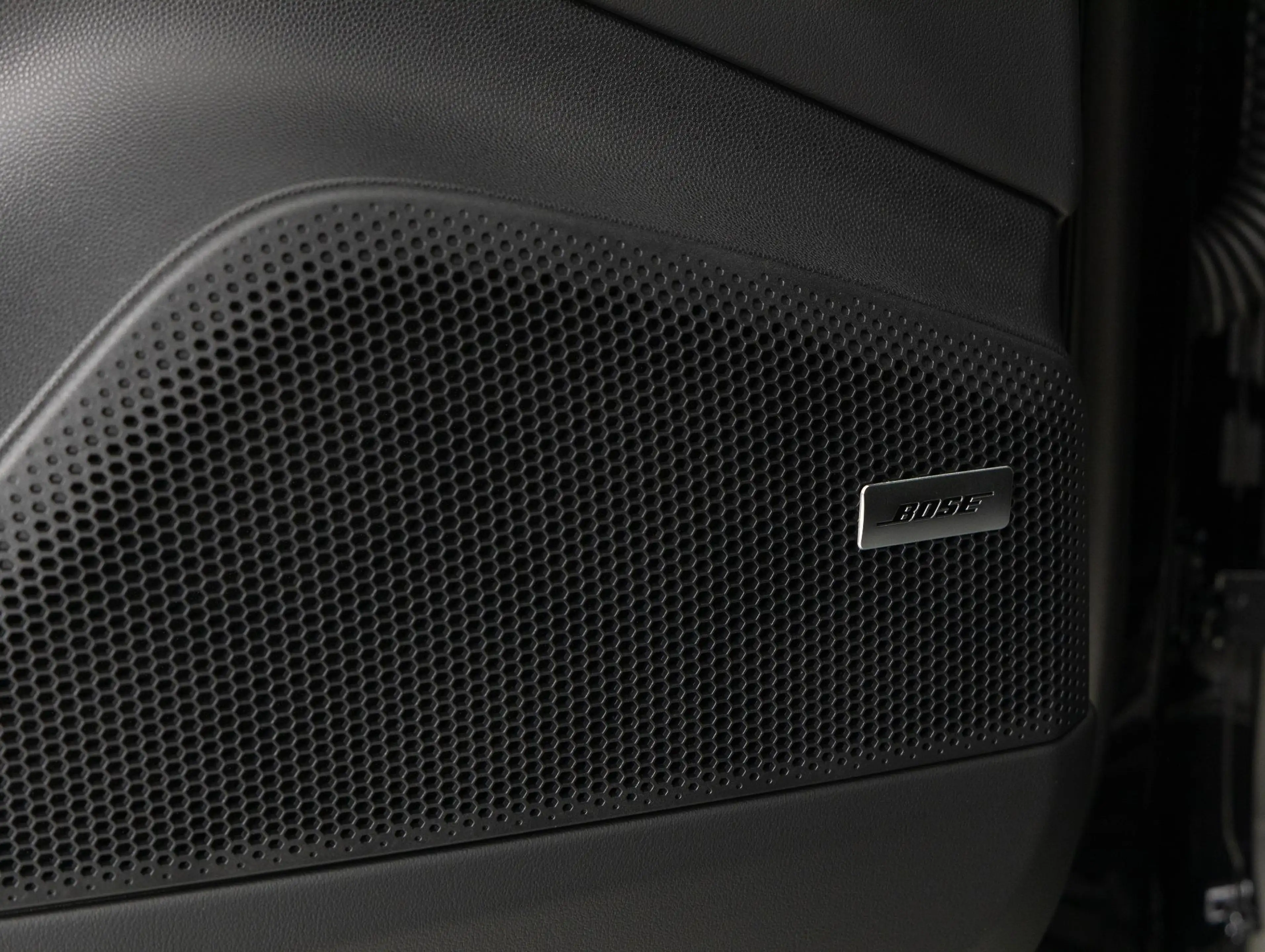 Porsche Macan 4 — photo 34