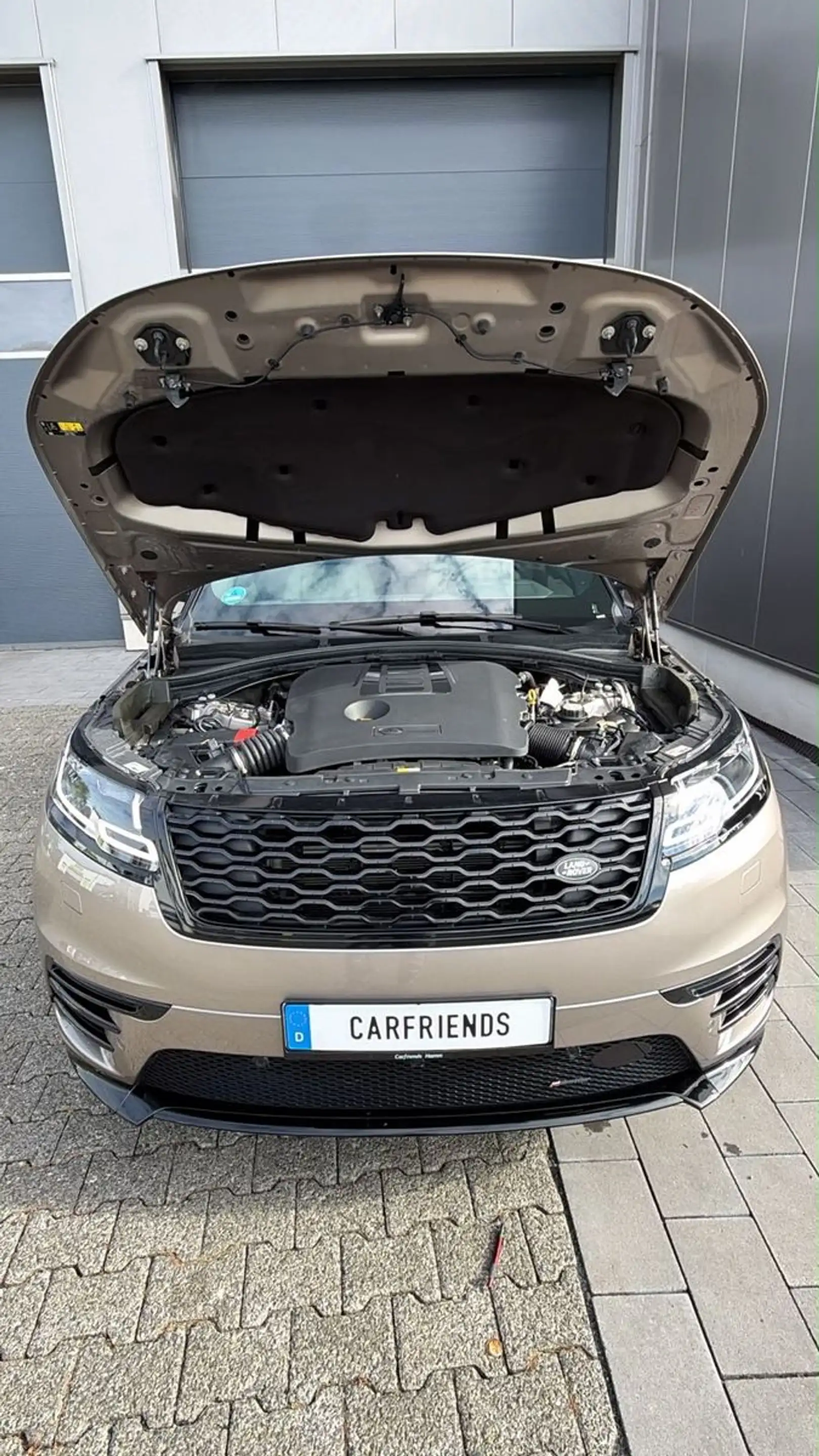 Land Rover Range Rover Velar R-Dynamic SE — photo 11