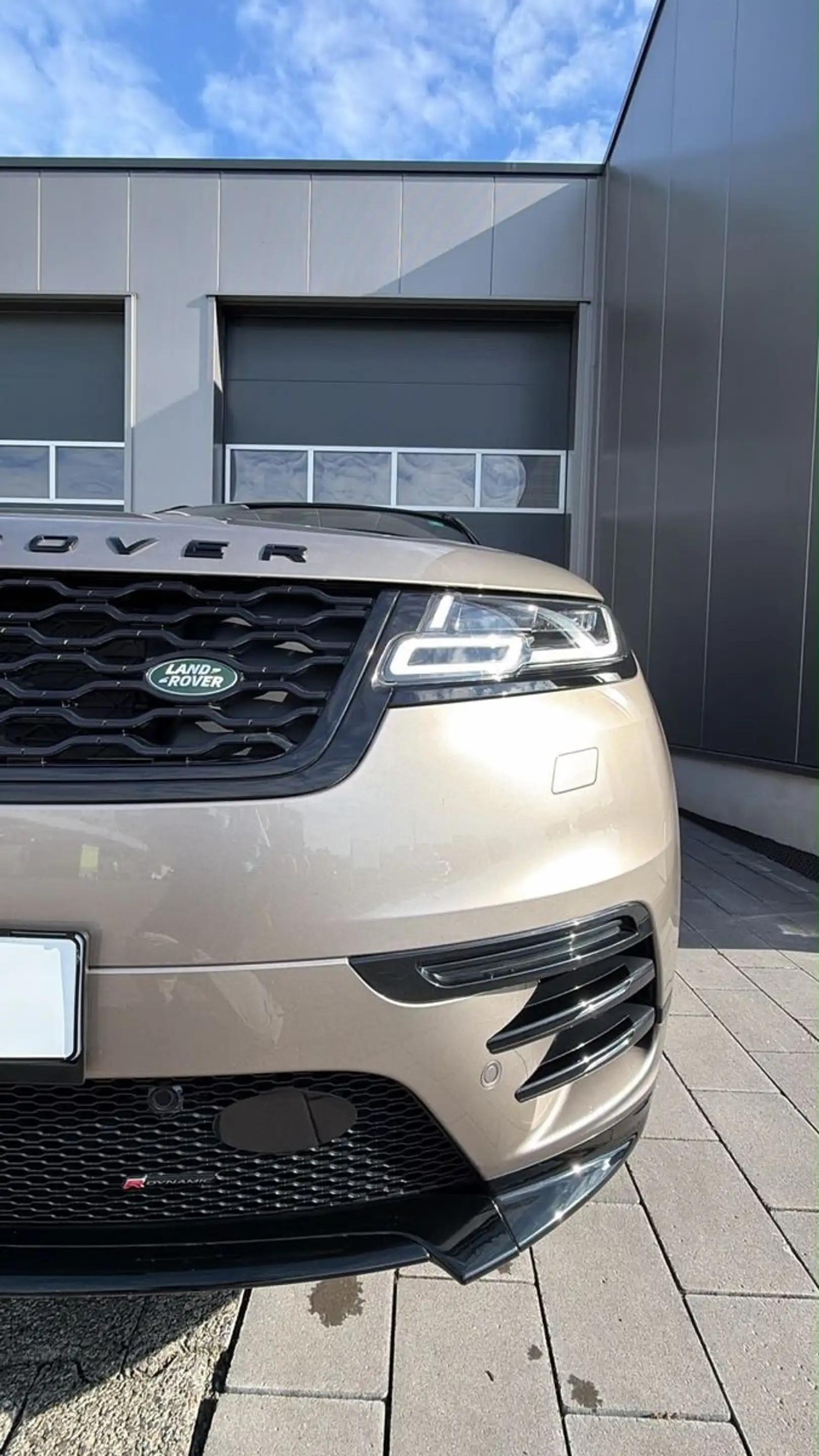 Land Rover Range Rover Velar R-Dynamic SE — photo 8