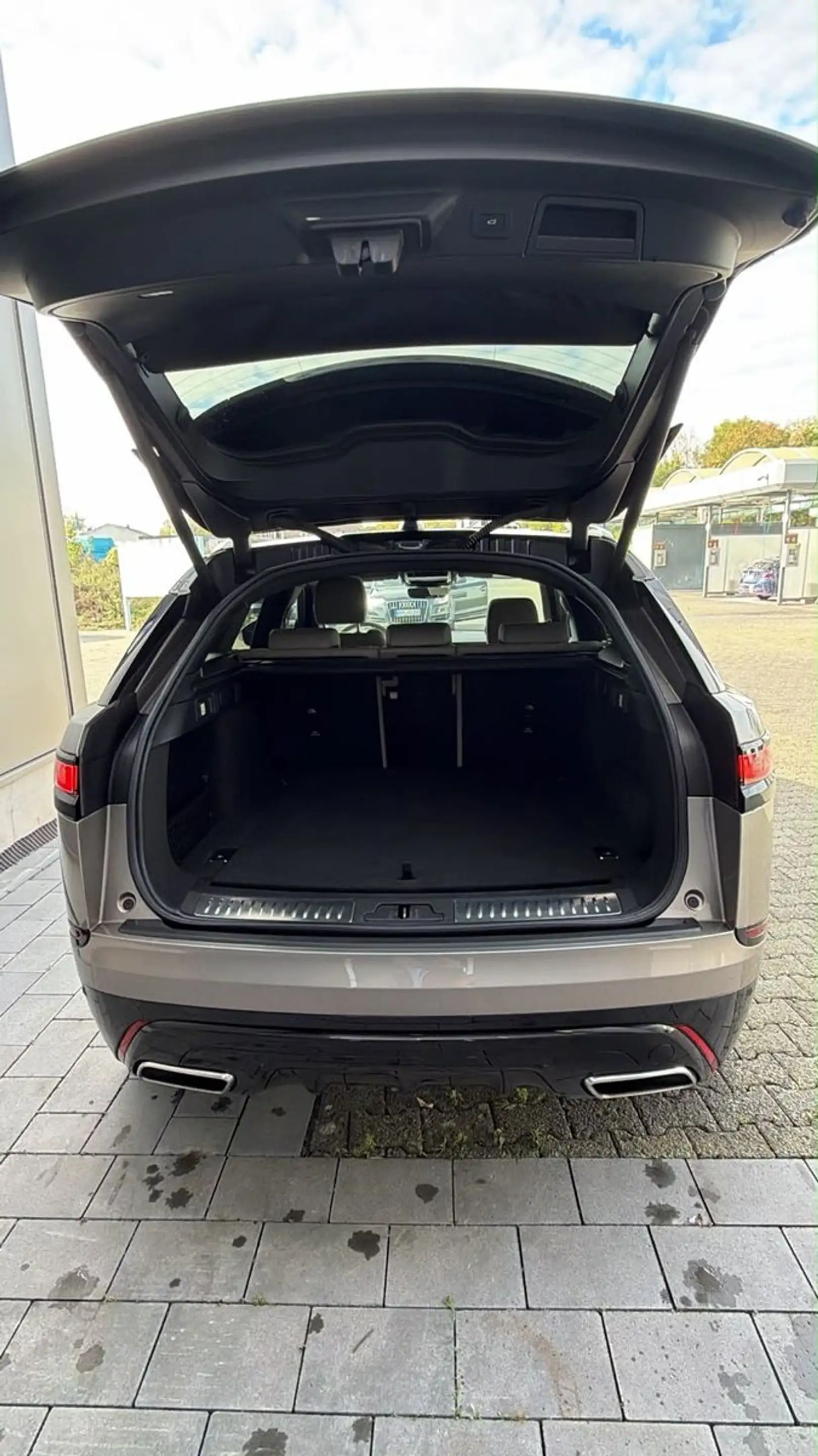 Land Rover Range Rover Velar R-Dynamic SE — photo 10