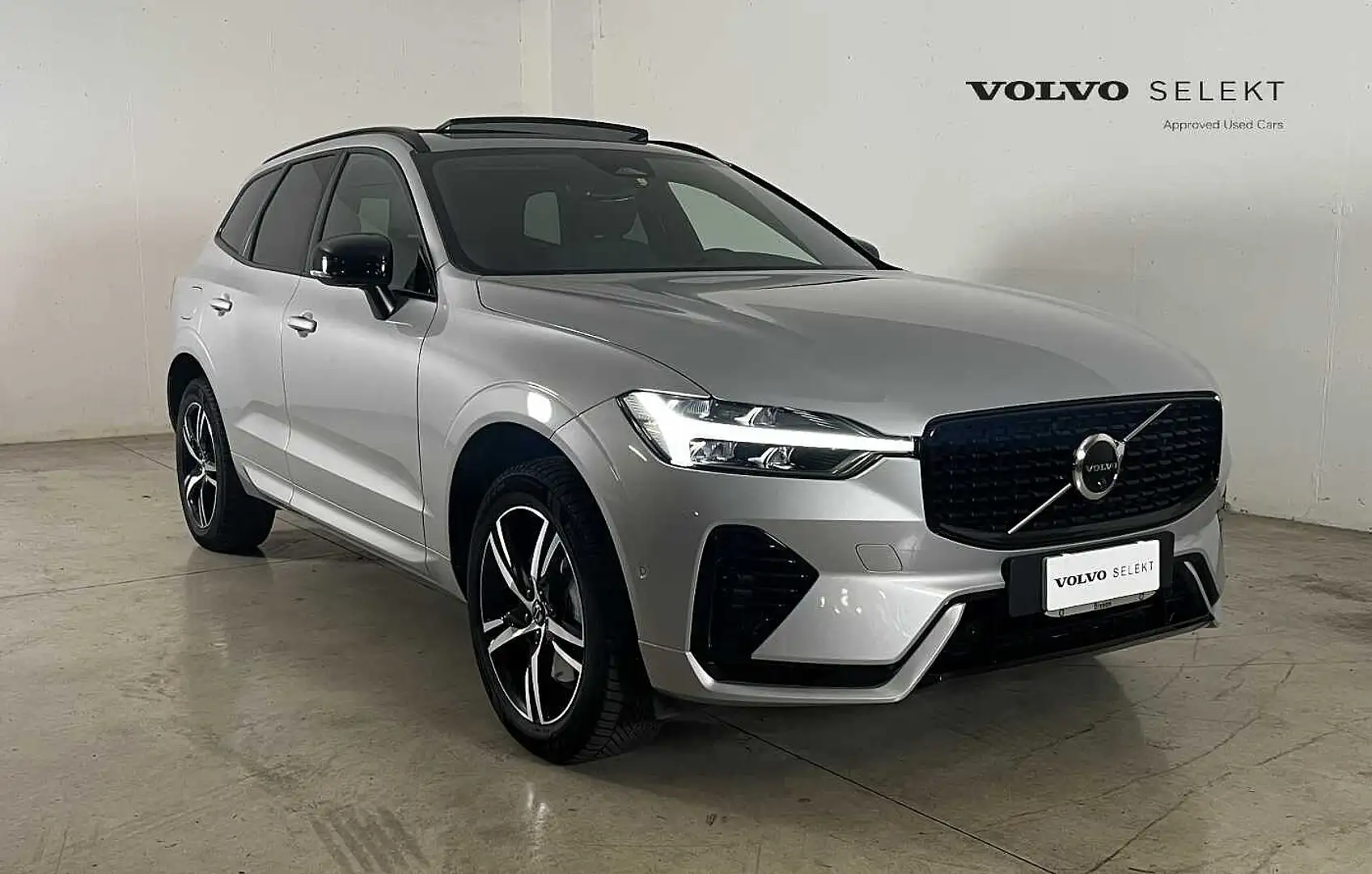Volvo XC60 Recharge R-Design, T6 Recharge Plug-in Hybrid AWD Plateado - 1