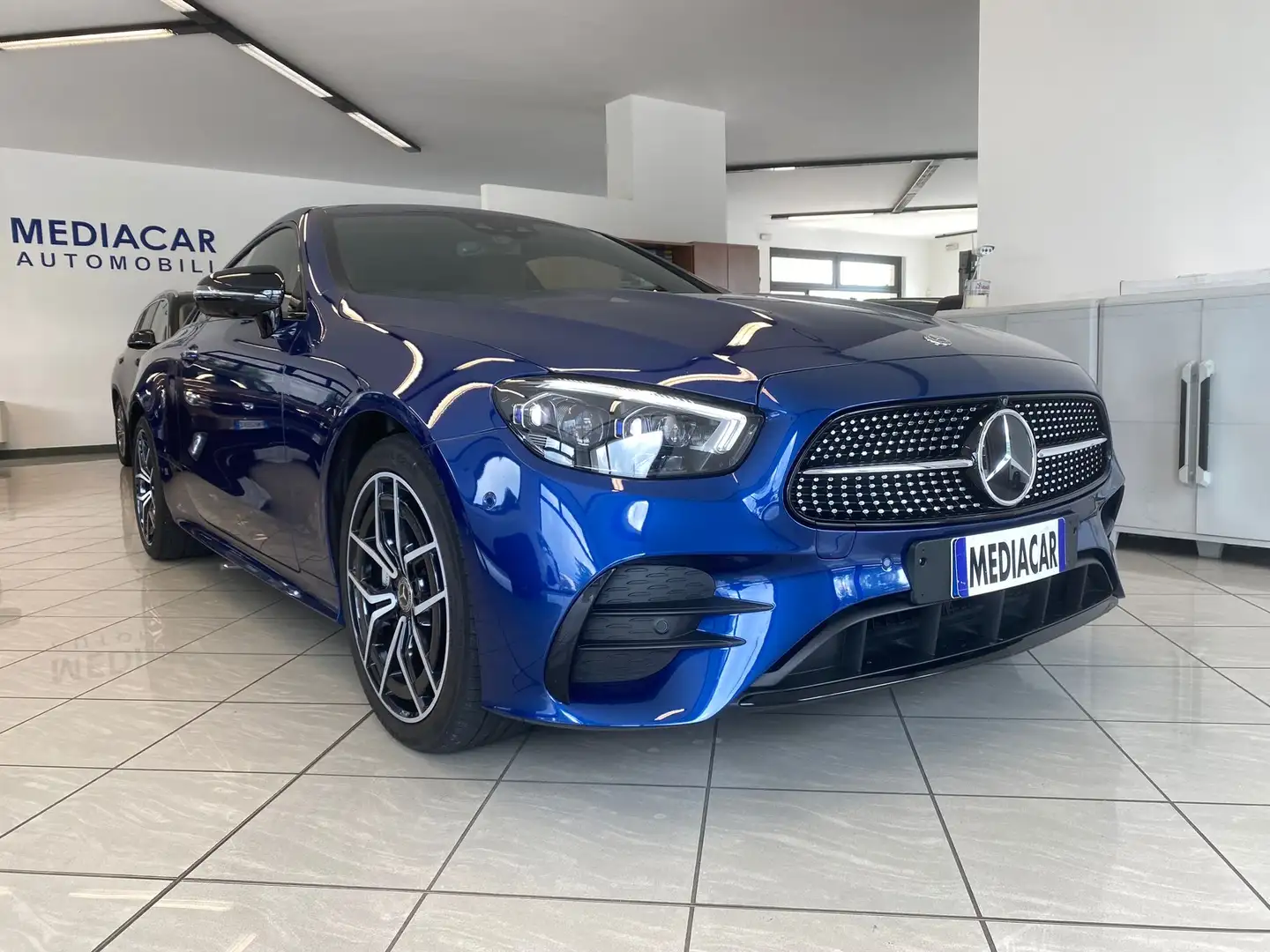 Mercedes-Benz E 220 Coupe d Premium Plus auto Blauw - 1