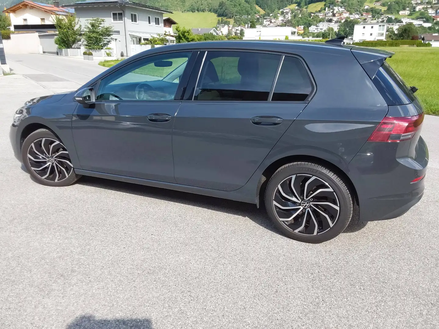 Volkswagen Golf Golf 2,0 TDI Life DSG 115 PS mit vielen Extras Grau - 2