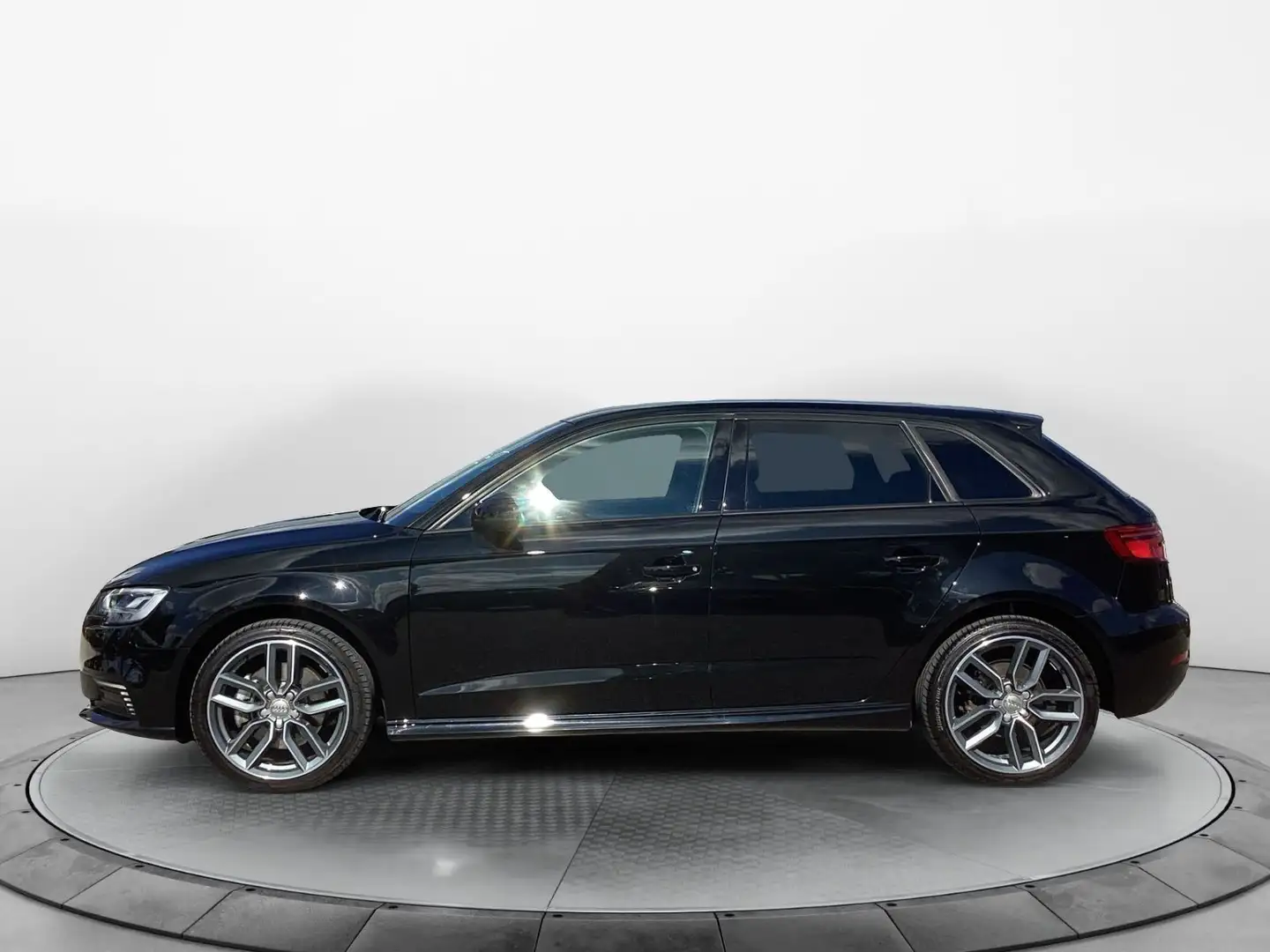 Audi A3 40 e-tron sport SHZ*Klima*Navi Schwarz - 2