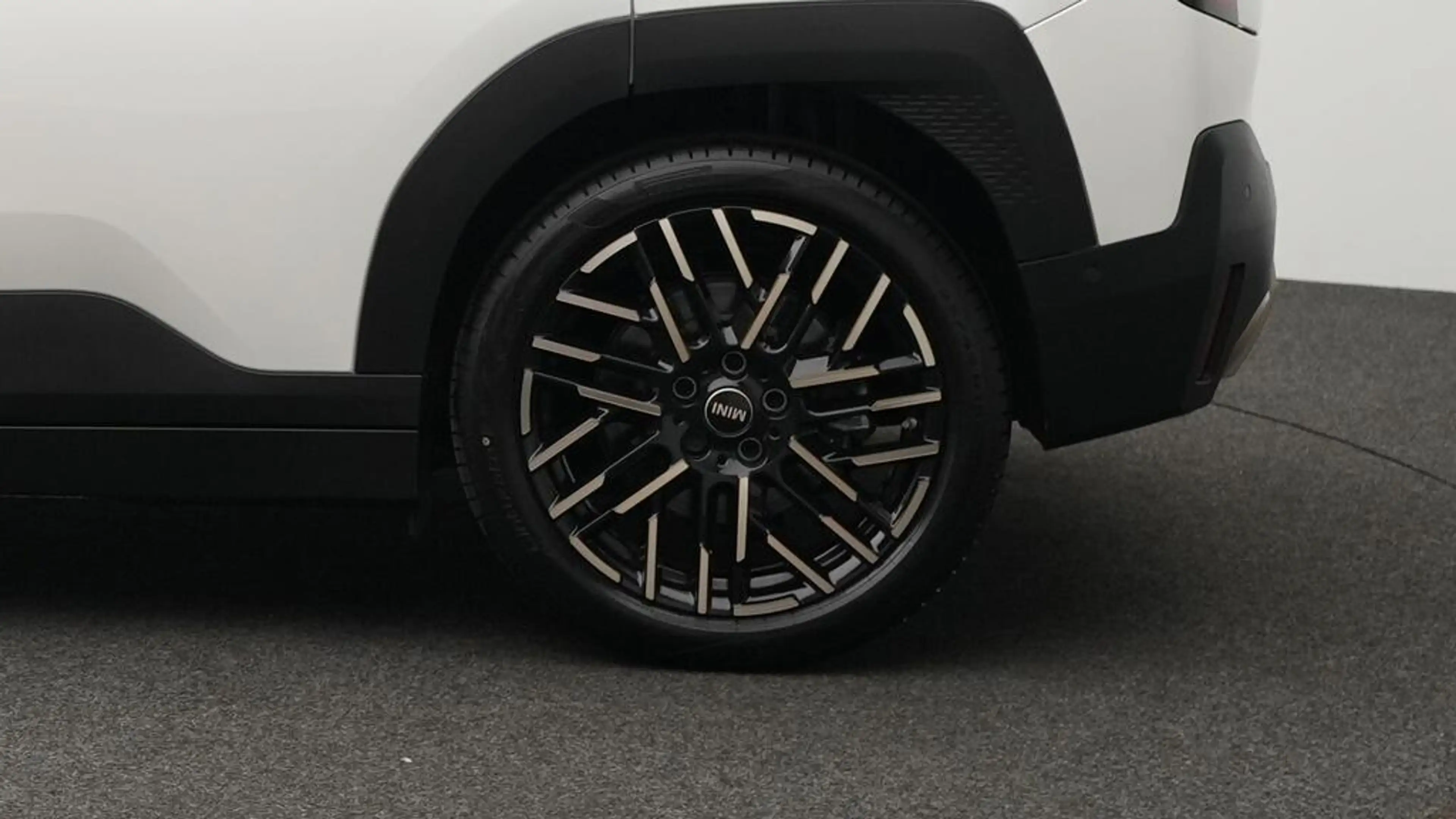MINI Aceman Favoured Trim — photo 9