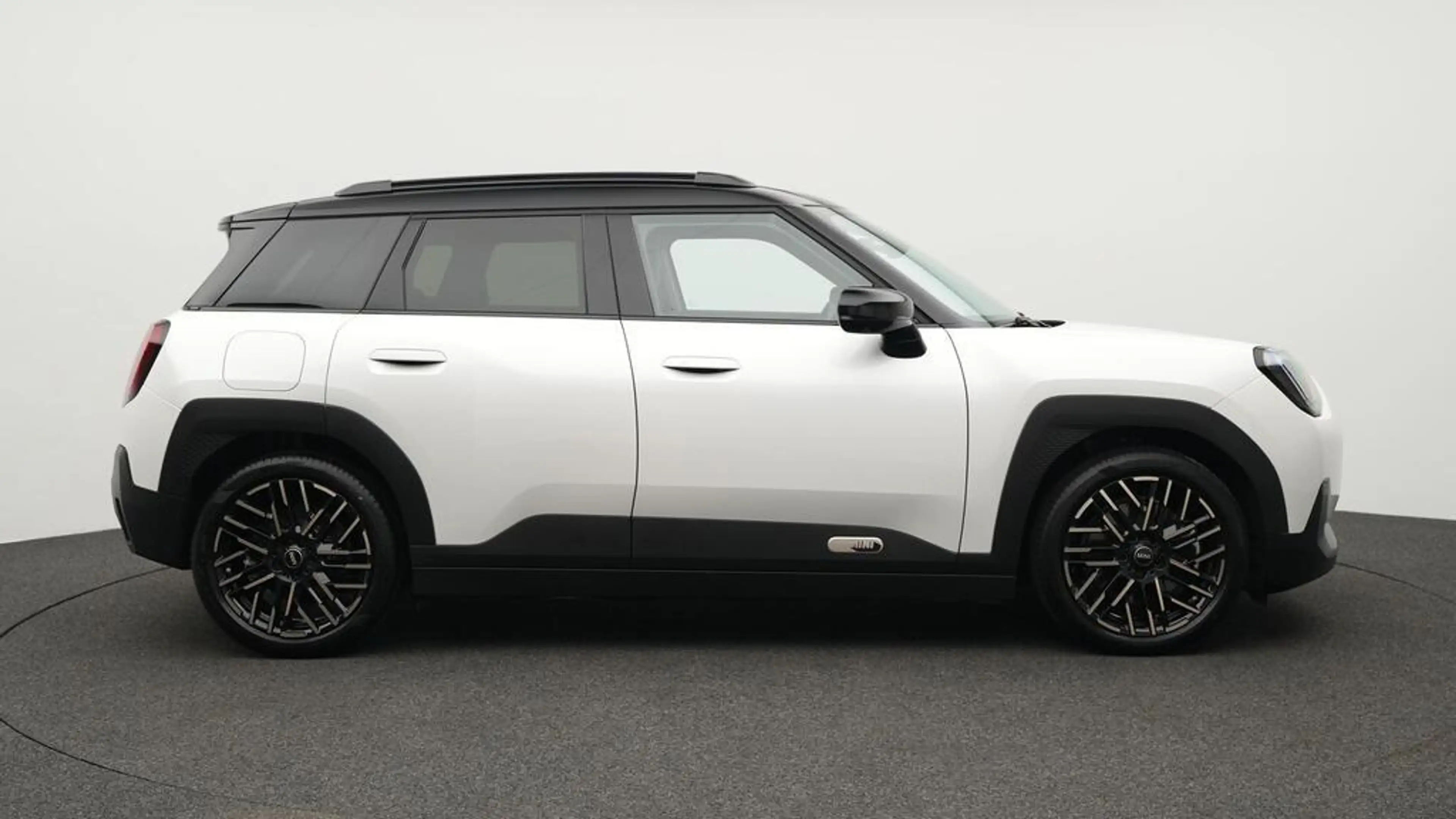 MINI Aceman Favoured Trim — photo 3