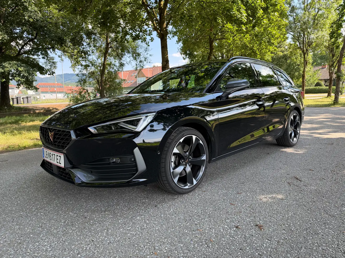 CUPRA Leon Leon SP Kombi TRIBE 2.0 TDI DSG 4Drive 150 Schwarz - 1