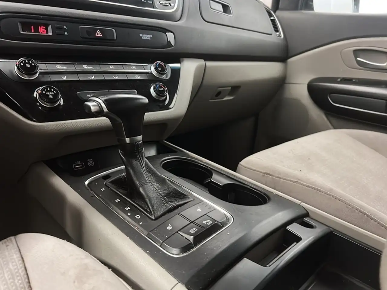 Kia Sedona снимка Kia Sedona