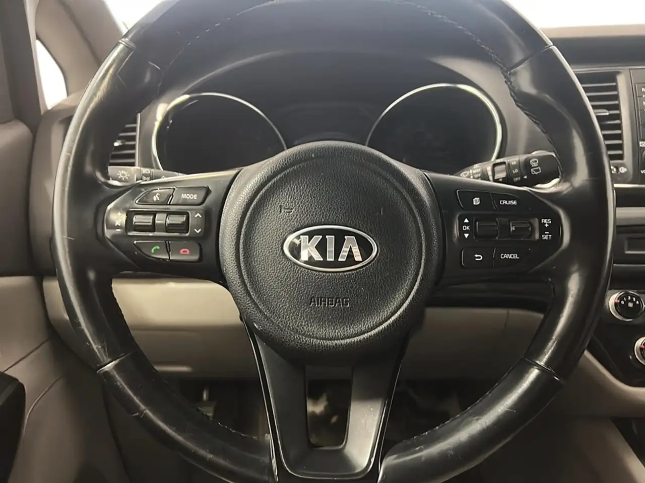 Kia Sedona снимка Kia Sedona