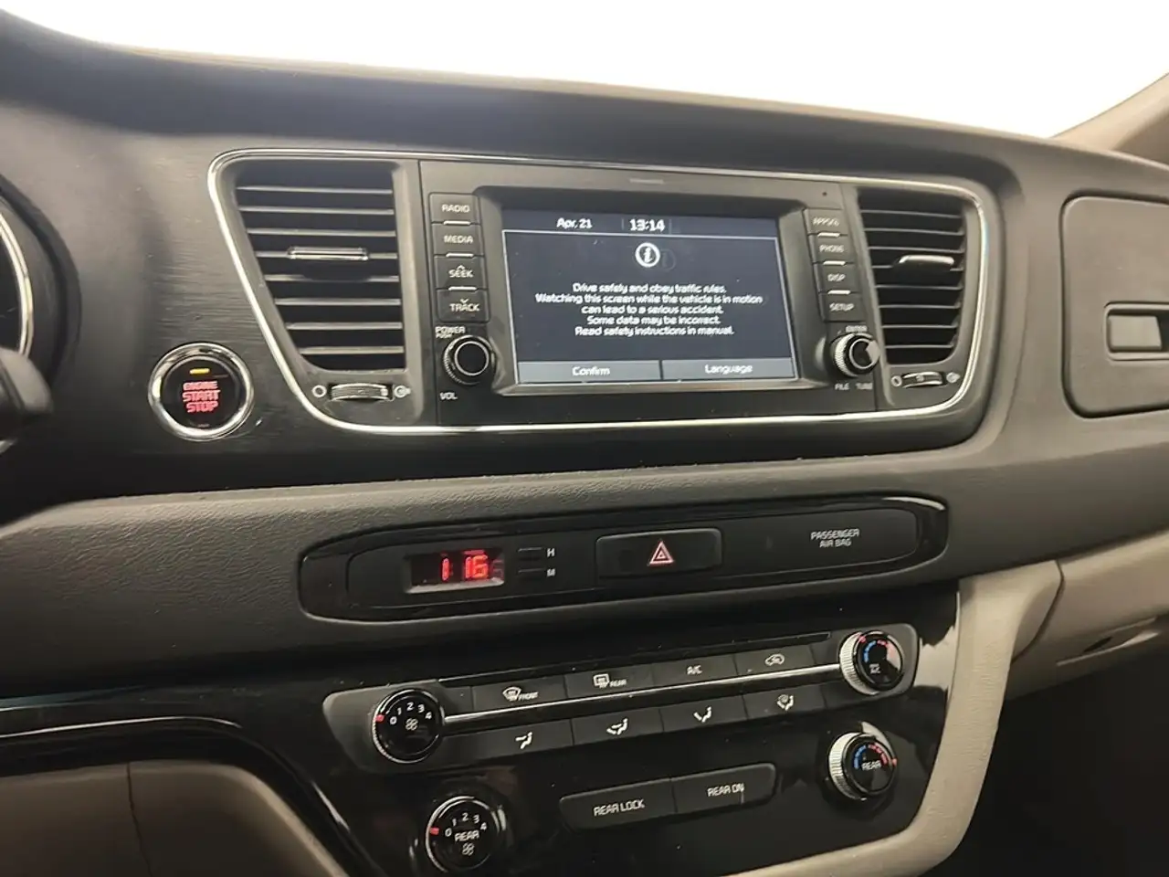 Kia Sedona снимка Kia Sedona