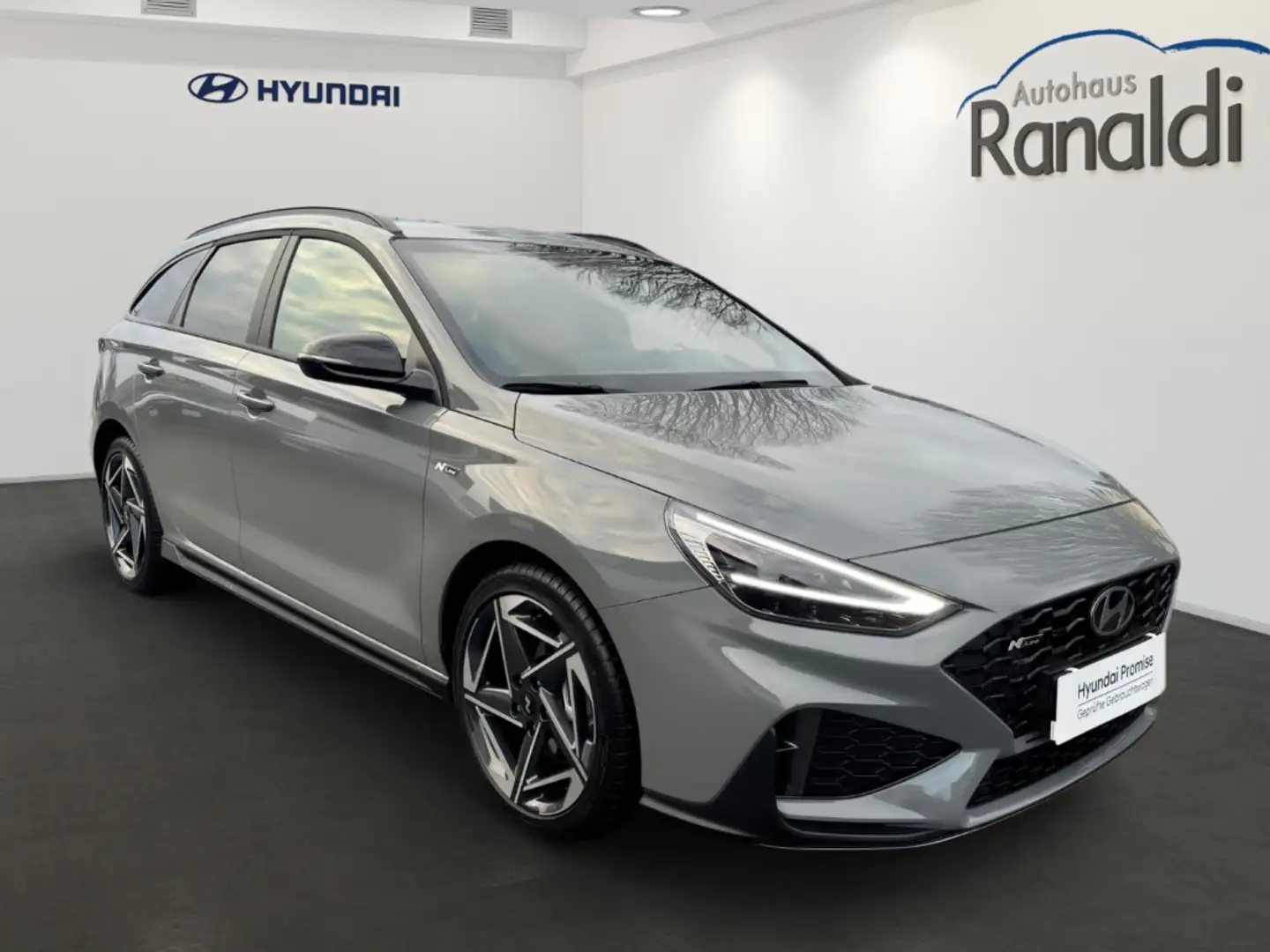 Hyundai i30 cw N Line 1.5 T-GDI ++13600KM!!++Automatik!++ Grau - 2