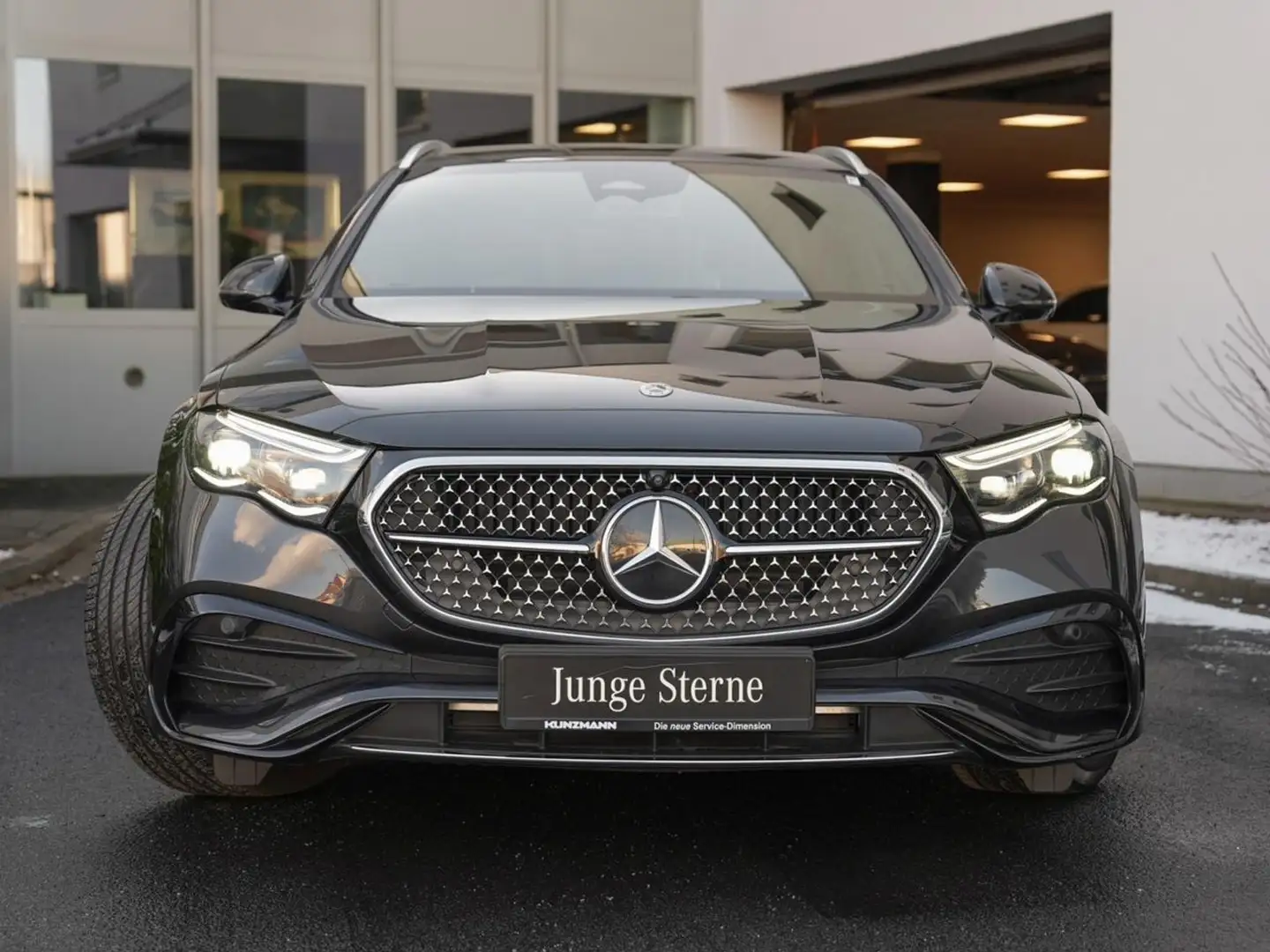 Mercedes-Benz E 220 d T AMG MBUX Navi Sitzklima Panorama 360° Grau - 2