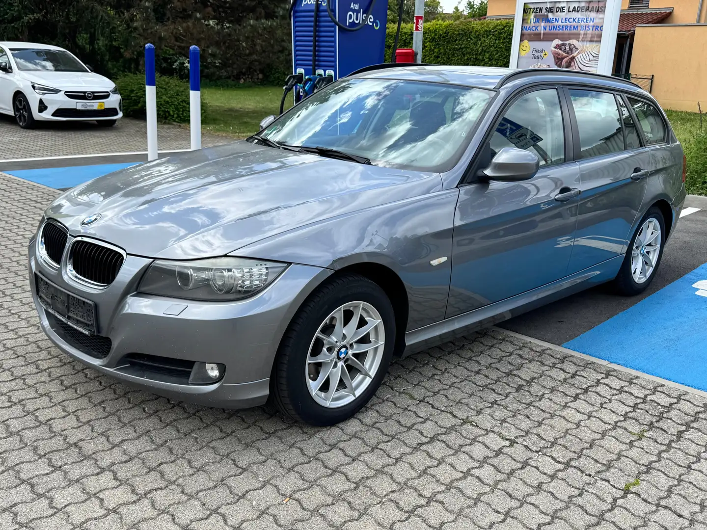 BMW 320 320d DPF Touring Automatik Xenon Grau - 1