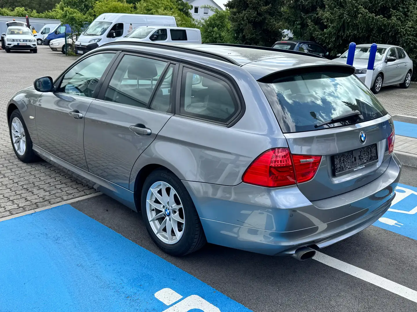BMW 320 320d DPF Touring Automatik Xenon Grau - 2
