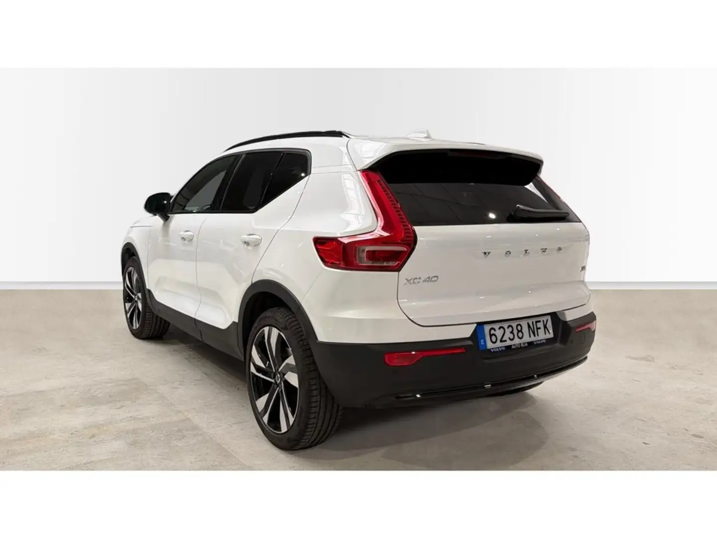 Volvo XC40 B3 Plus Aut. Blanco - 2