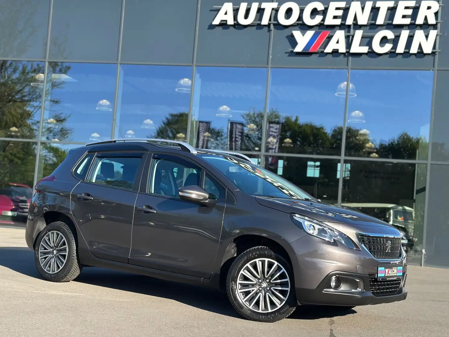 Peugeot 2008 Active PureTech 110 EAT6 2.HA/S-HE/SHZ/AHK Grau - 1