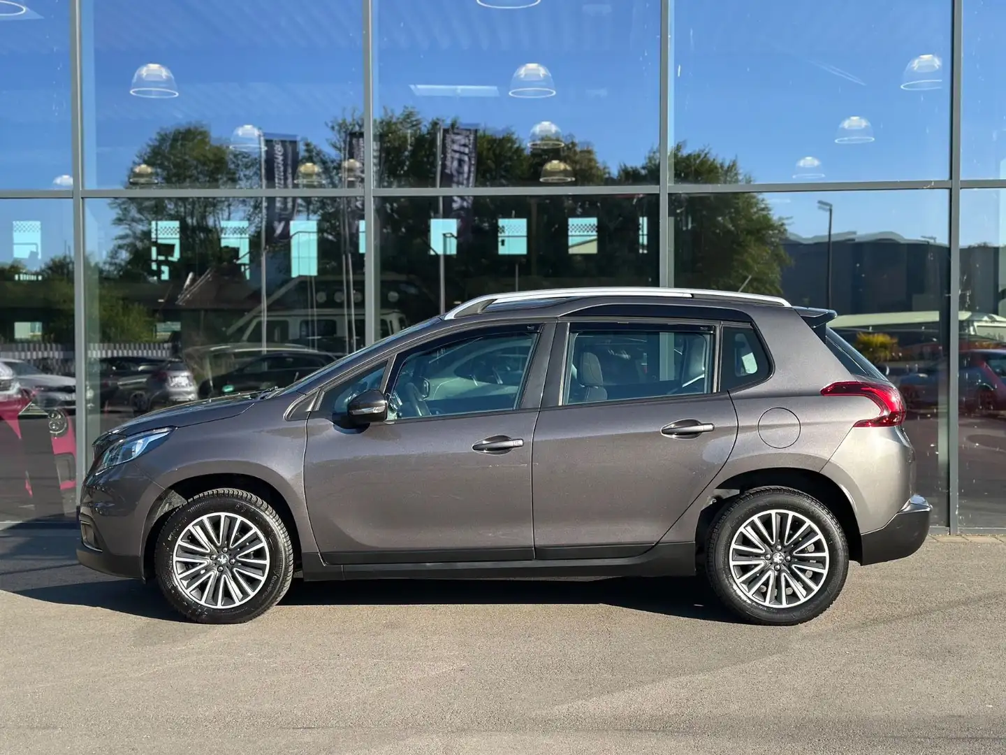 Peugeot 2008 Active PureTech 110 EAT6 2.HA/S-HE/SHZ/AHK Grau - 2