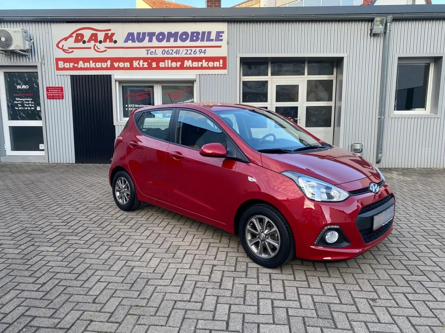 Hyundai i10 Intro Edition 1.Hand+67TKM+SHZ+Bhz.Lenkrad Rot - 1