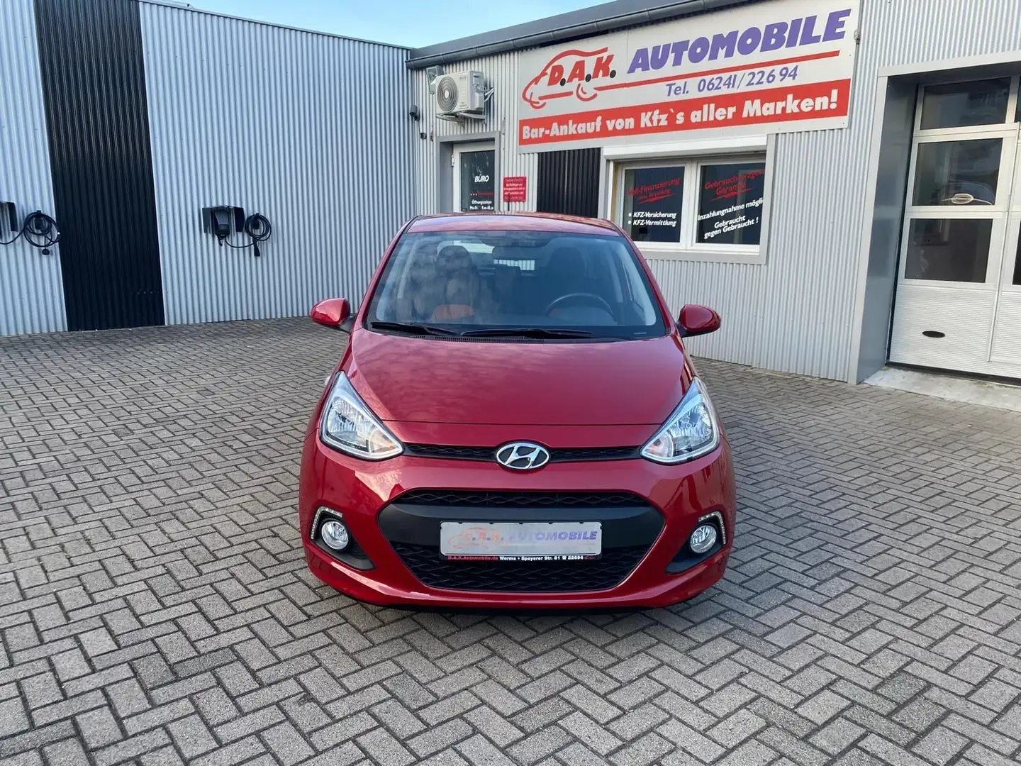 Hyundai i10 Intro Edition 1.Hand+67TKM+SHZ+Bhz.Lenkrad Rot - 2