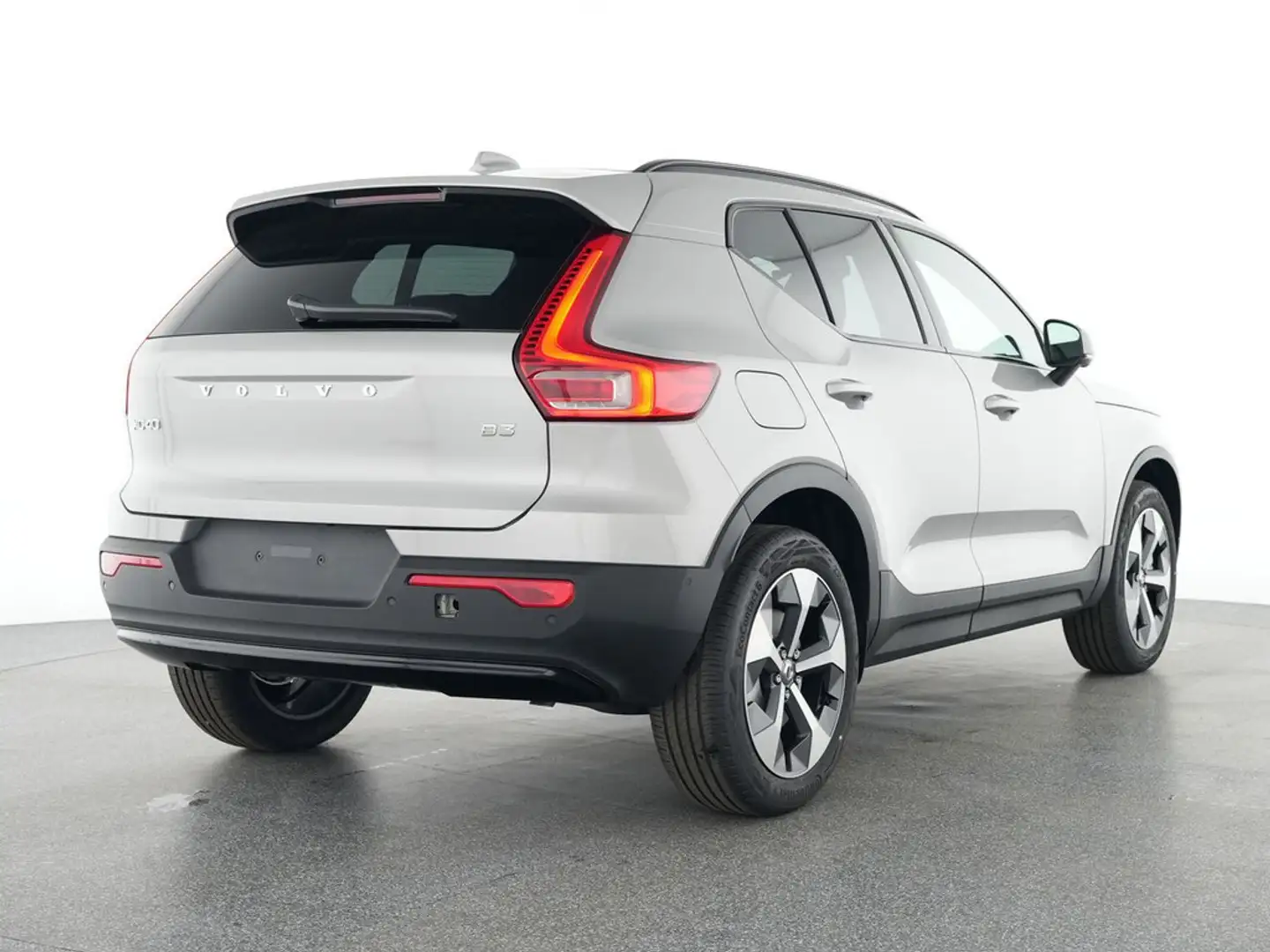 Volvo XC40 B3 B DKG Plus Dark FACEL. LED 360° PANO Silber - 2