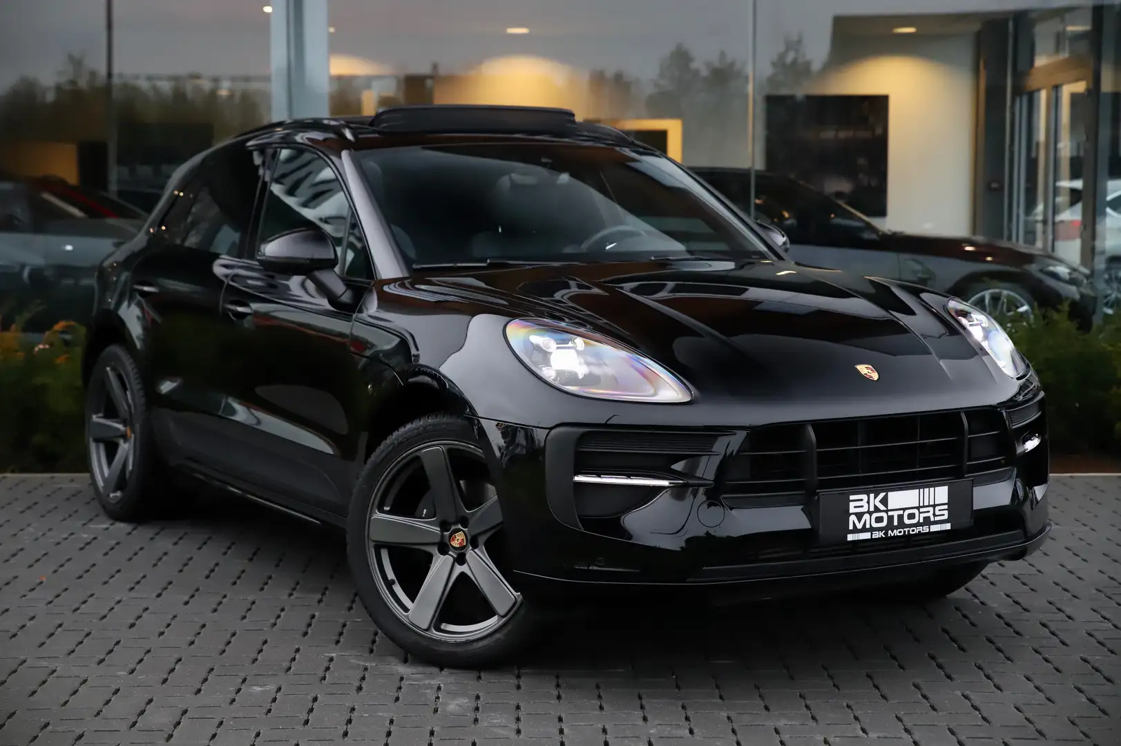 Porsche Macan 2.0T PDK -SPORT DESIGN-PANO-18WAY-CAMERA-CARPLAY.. Zwart - 1