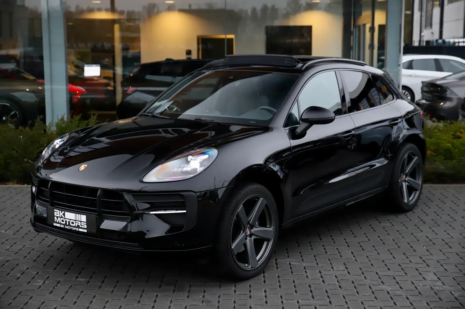 Porsche Macan 2.0T PDK -SPORT DESIGN-PANO-18WAY-CAMERA-CARPLAY.. Zwart - 2