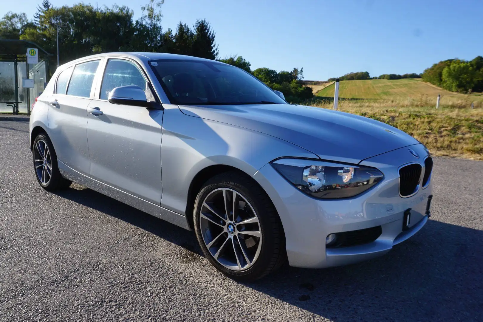 BMW 114 i Silber - 1