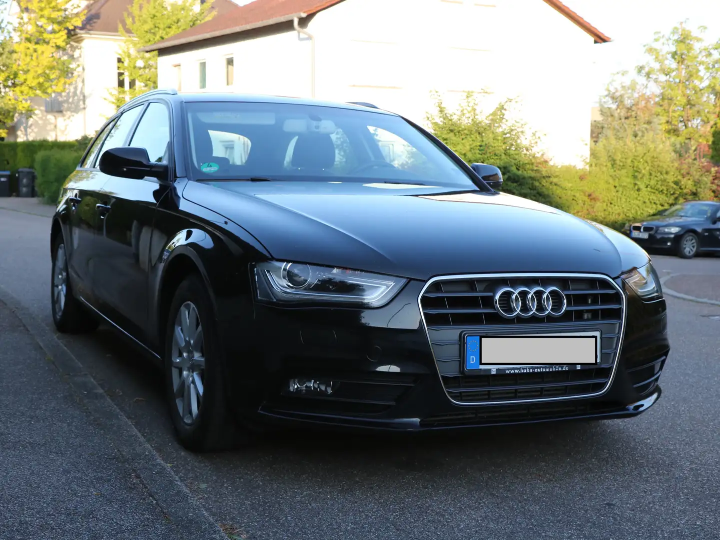 Audi A4 Avant 2.0 TDI Attraction AHK Xen Navi Bluetooth Schwarz - 1