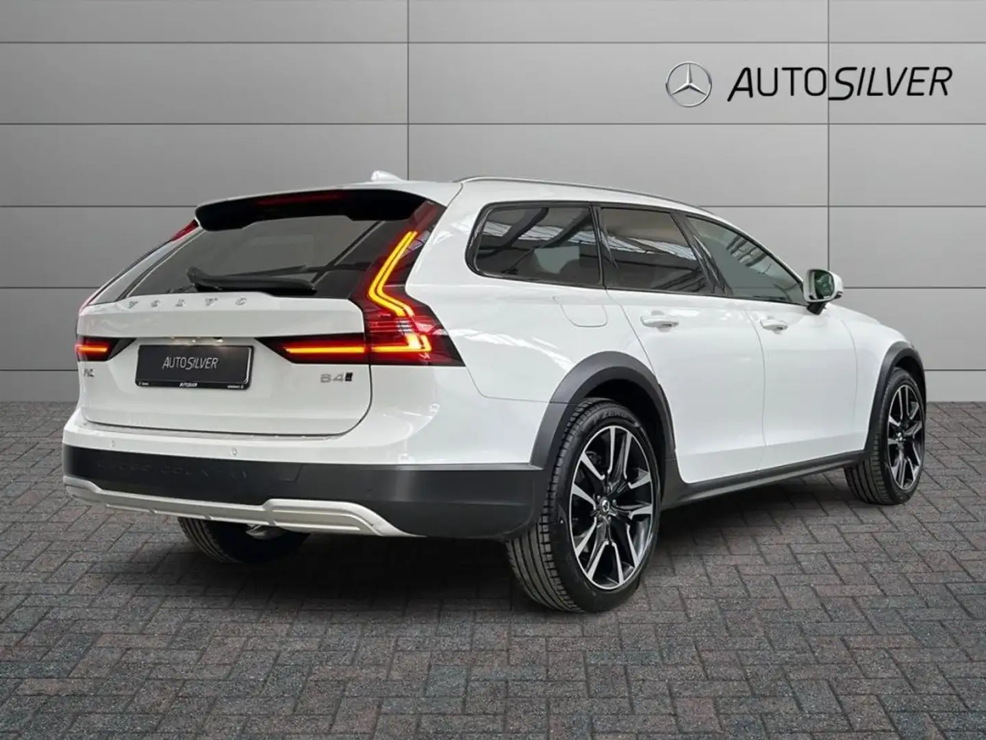 Volvo V90 Cross Country B4 (d) AWD Geatronic Business Pro Line Fehér - 2
