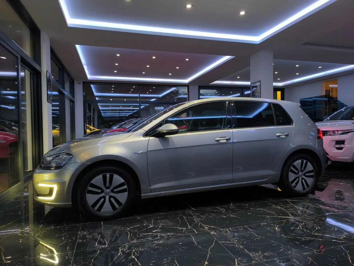 Volkswagen Golf VII Lim. e-Golf NAVI PDC SHZ Argent - 2