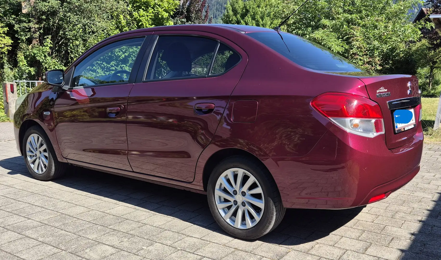 Mitsubishi Attrage Attrage 1,2 MIVEC Intense CVT Intense Rot - 2