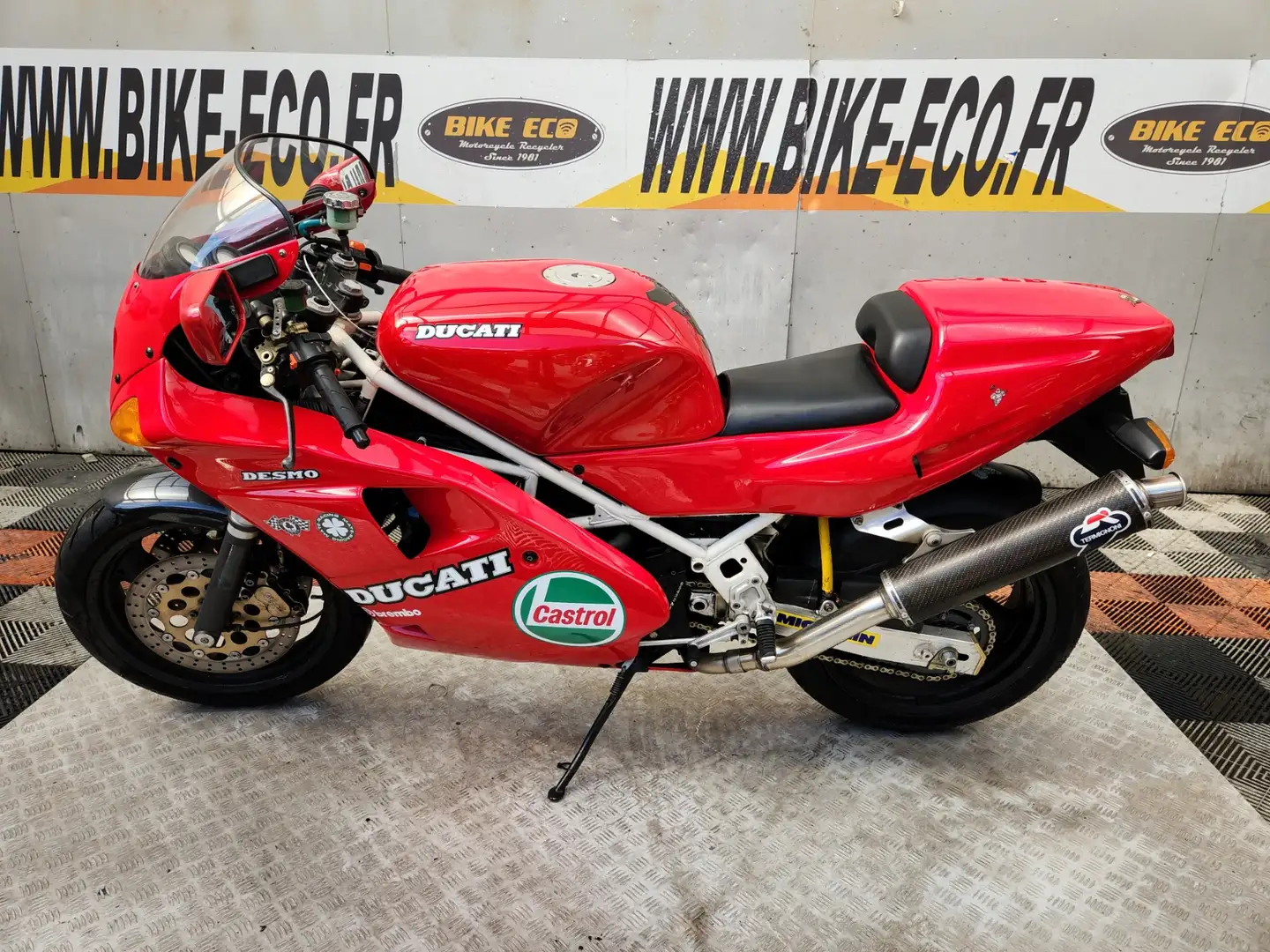 Ducati 851 crvena - 2
