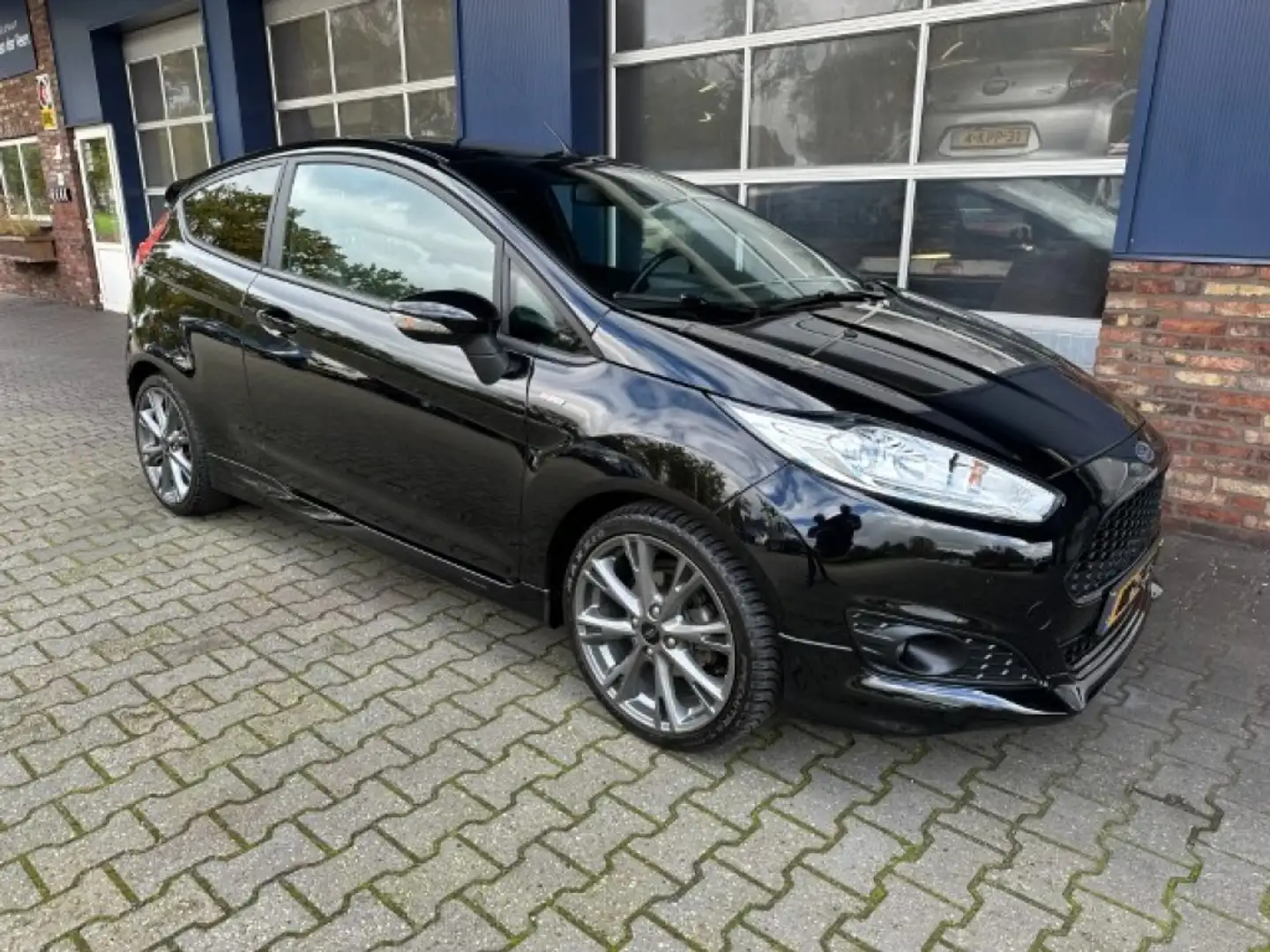 Ford Fiesta 1.0 ECOB. ST LINE 1E Eigenaar Trekhaak 125 PK ALL Zwart - 2