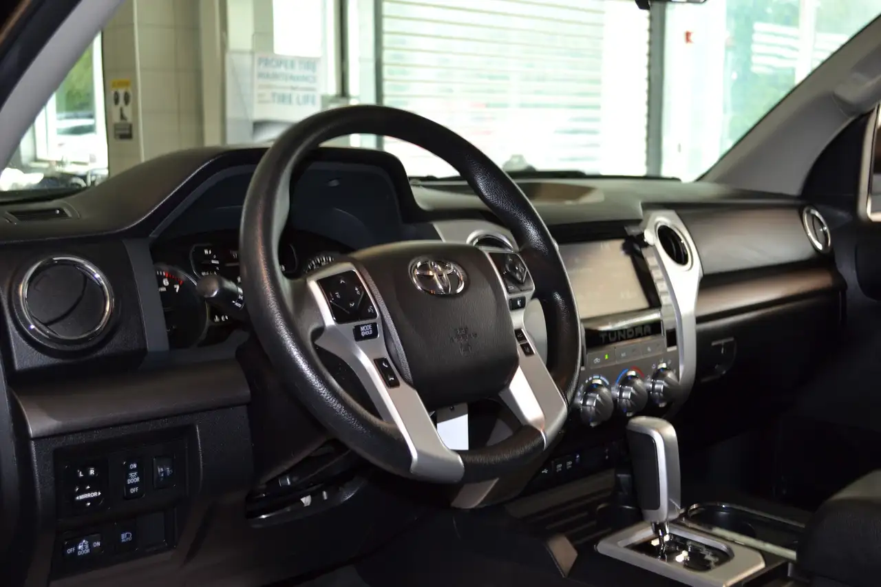 Toyota Tundra снимка Toyota Tundra