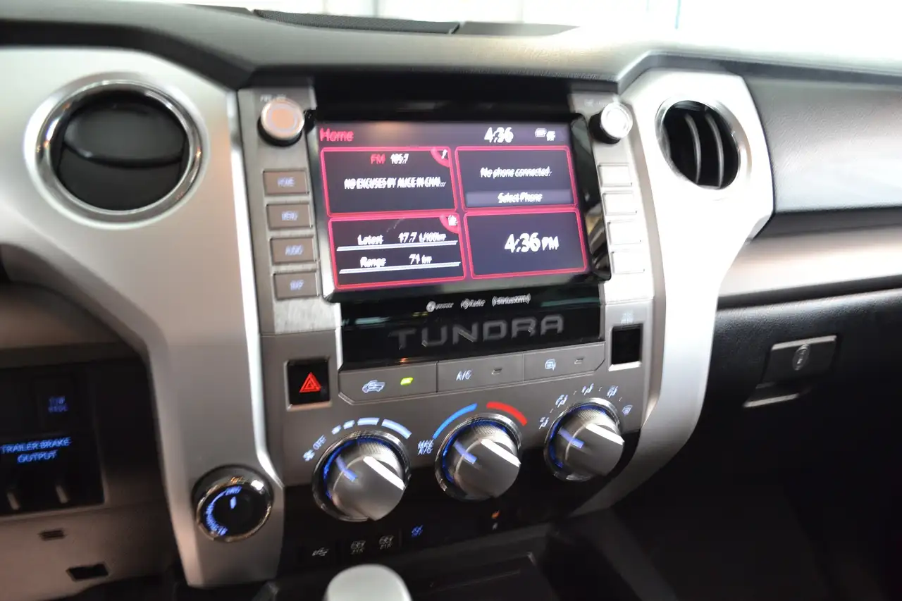 Toyota Tundra снимка Toyota Tundra