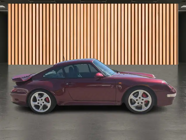 Porsche 911 view 4