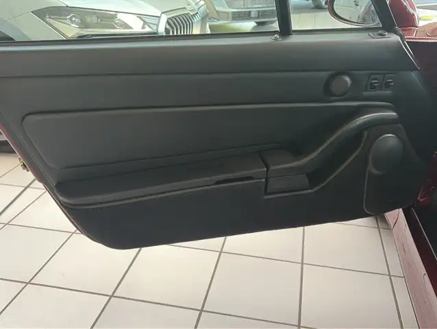 Porsche 911 view 8