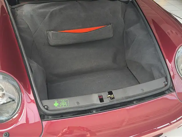 Porsche 911 view 16